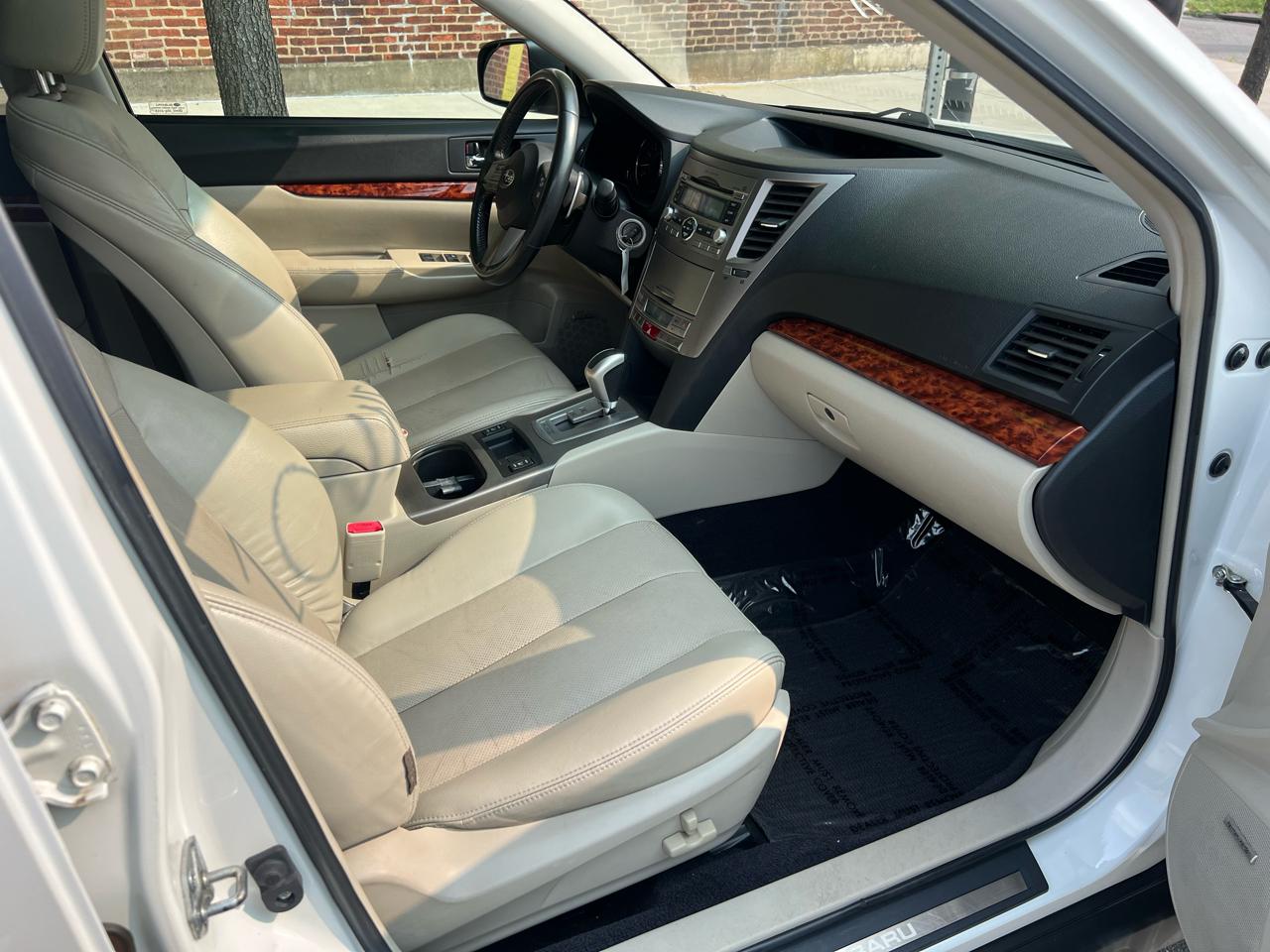 Subaru Outback 2.5i Limited 2010