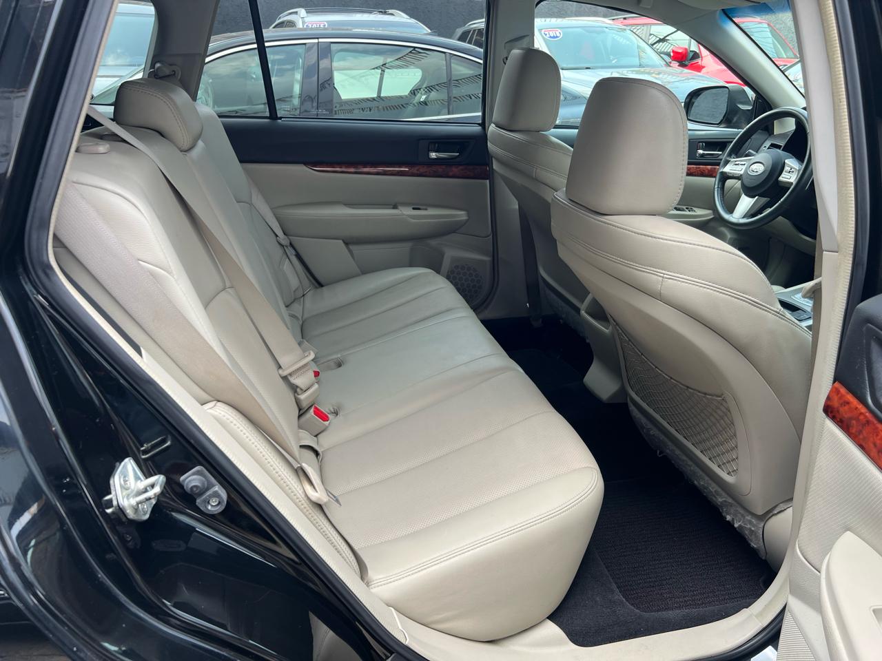 Subaru Outback 2.5i Limited 2010
