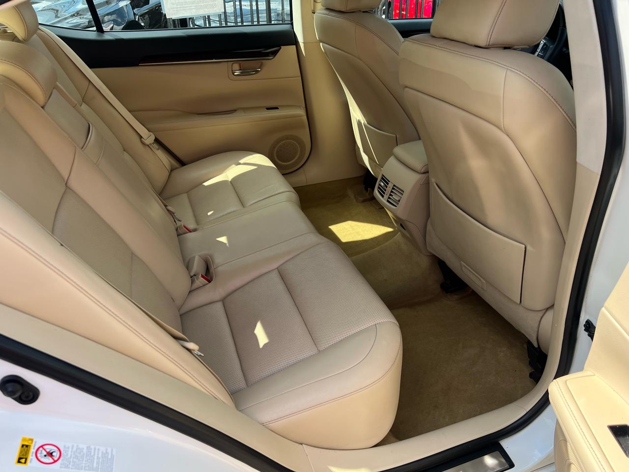 Lexus ES 350 Sedan 2013