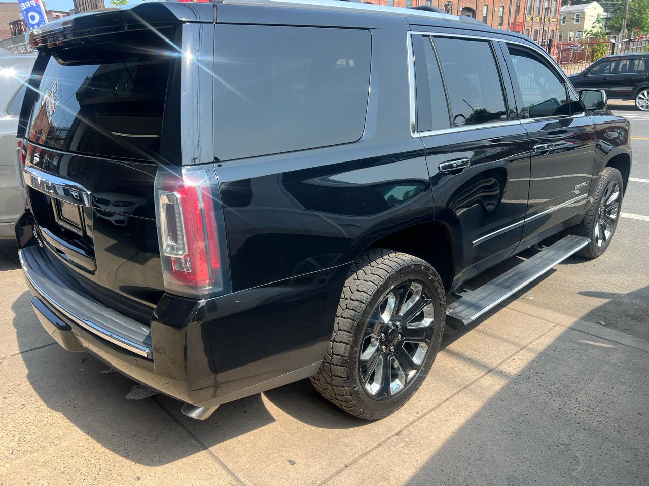 GMC Yukon Denali 4WD 2019