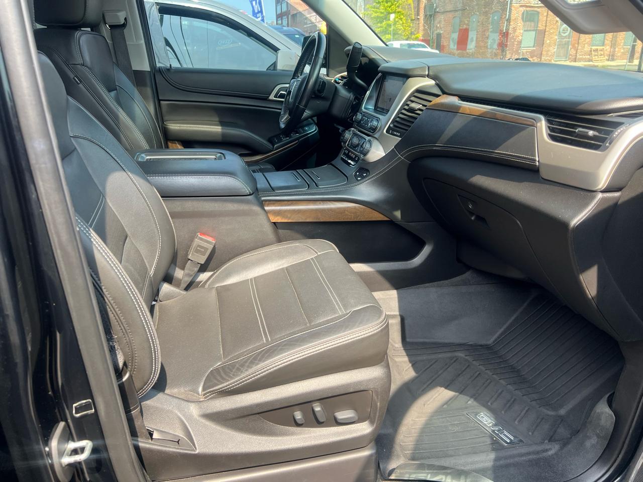 GMC Yukon Denali 4WD 2019