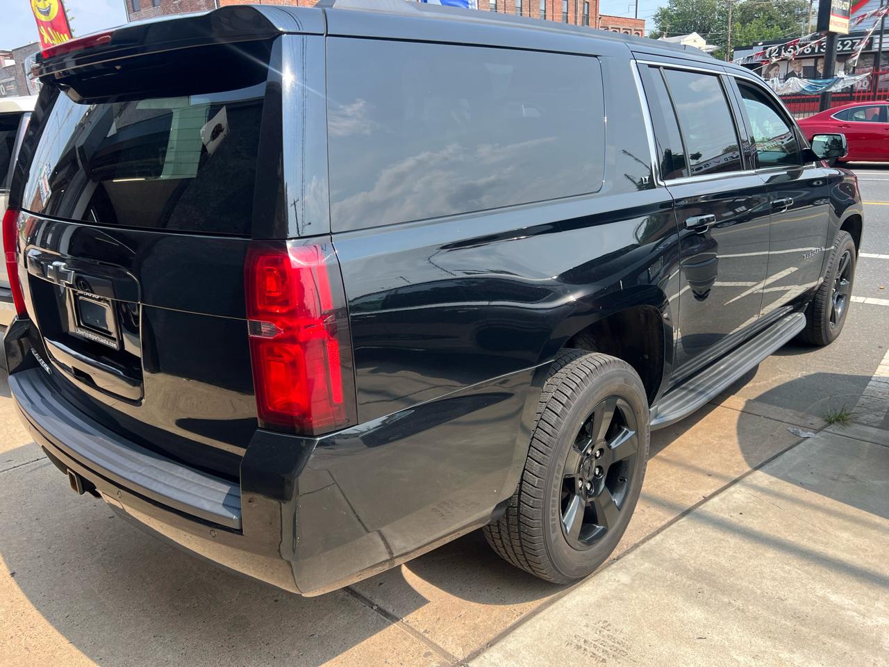 Chevrolet Suburban LT 4WD 2019