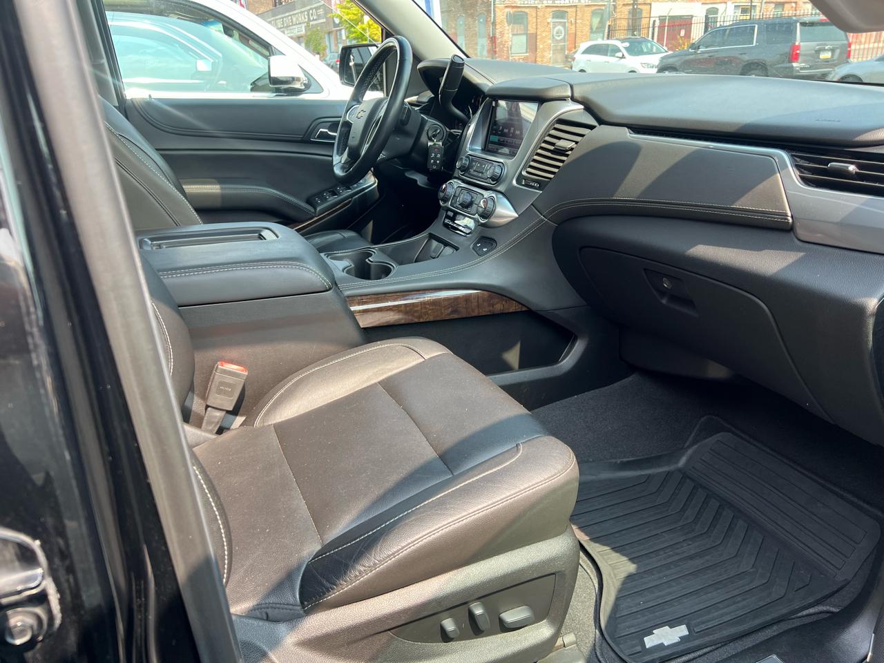 Chevrolet Suburban LT 4WD 2019