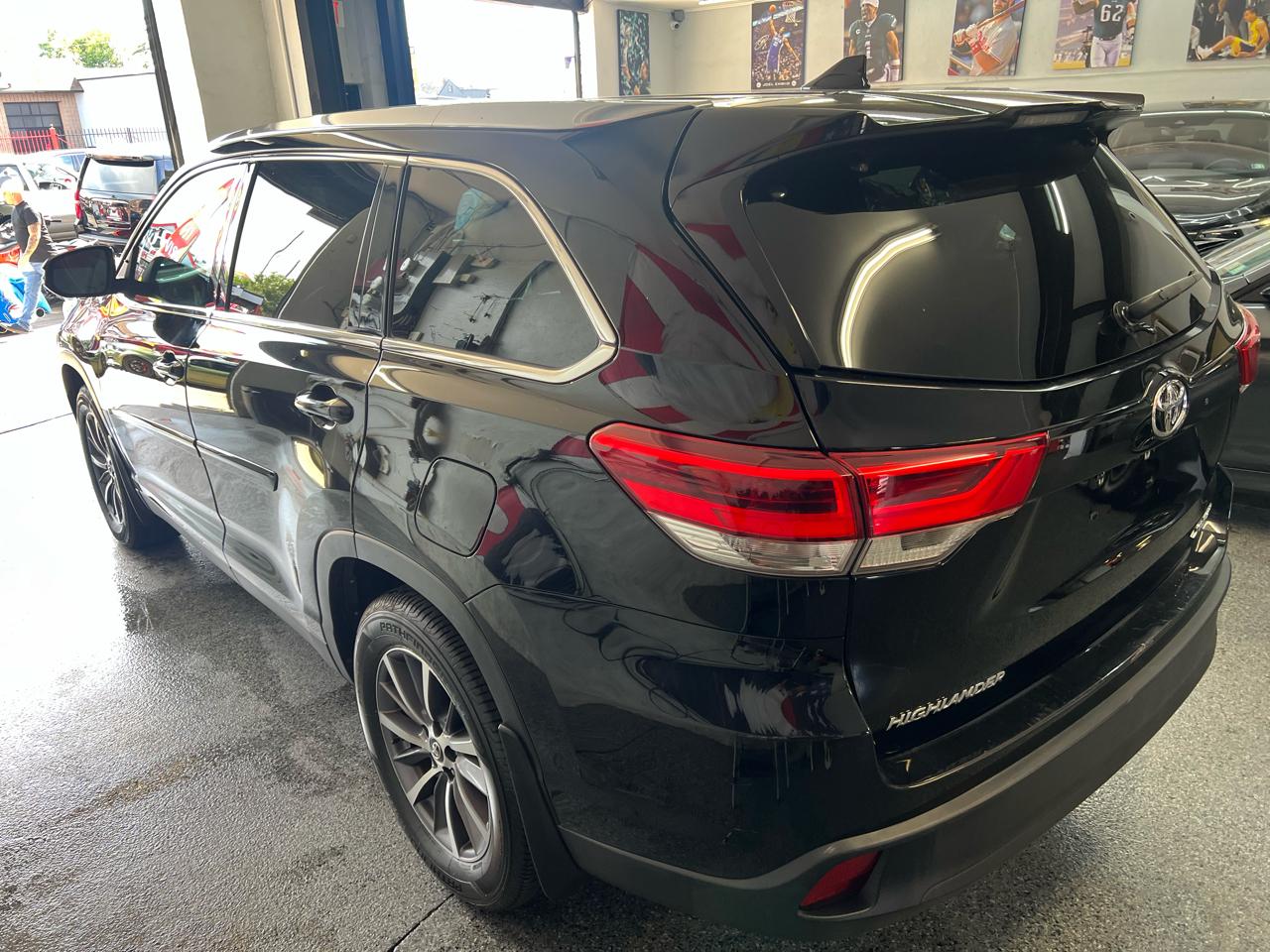 Toyota Highlander XLE AWD V6 2019