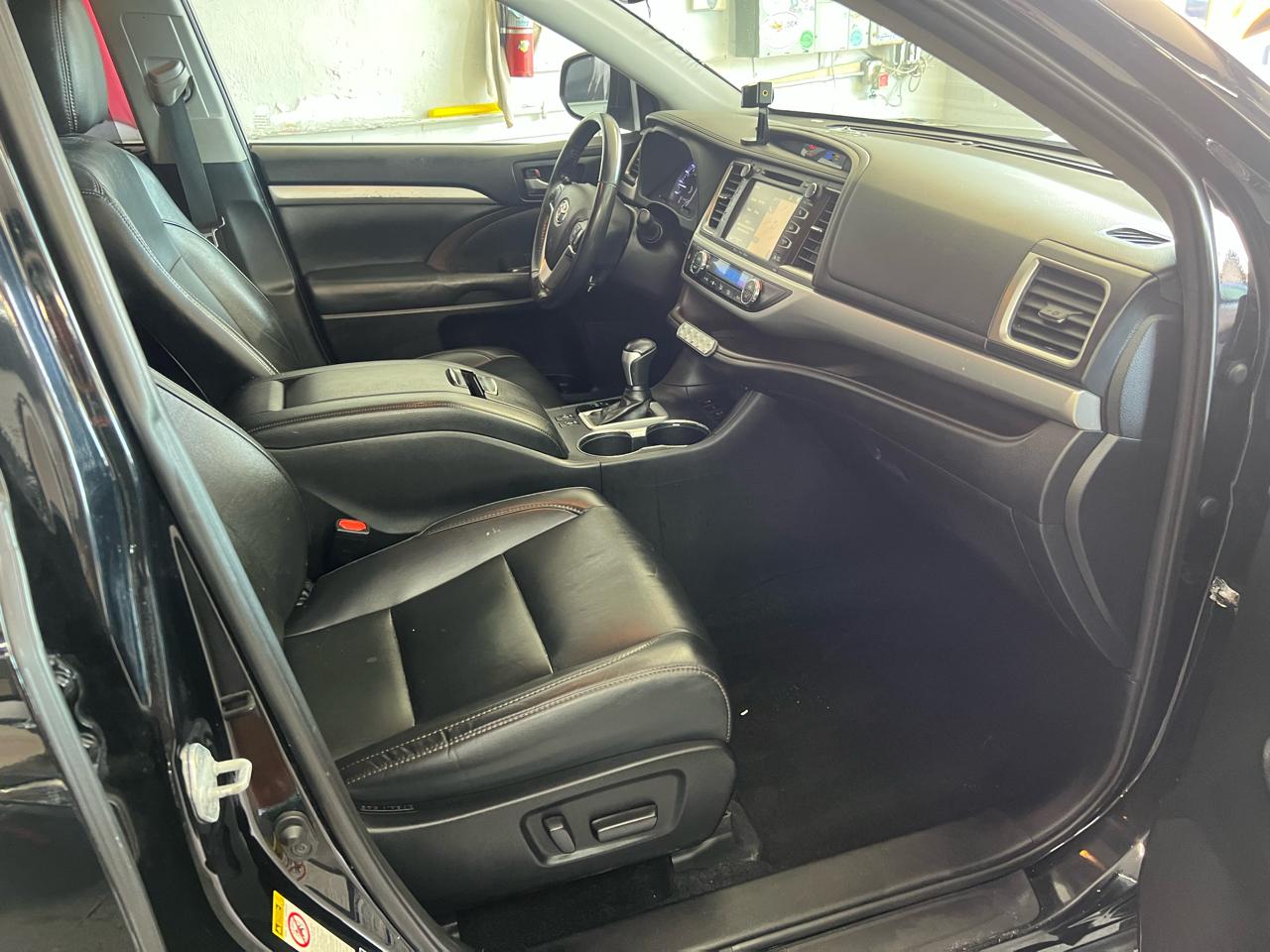 Toyota Highlander XLE AWD V6 2019