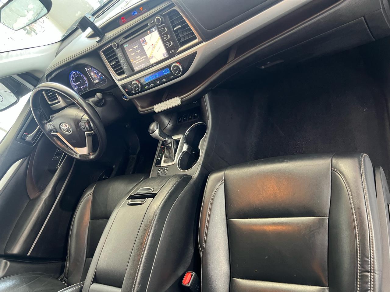 Toyota Highlander XLE AWD V6 2019
