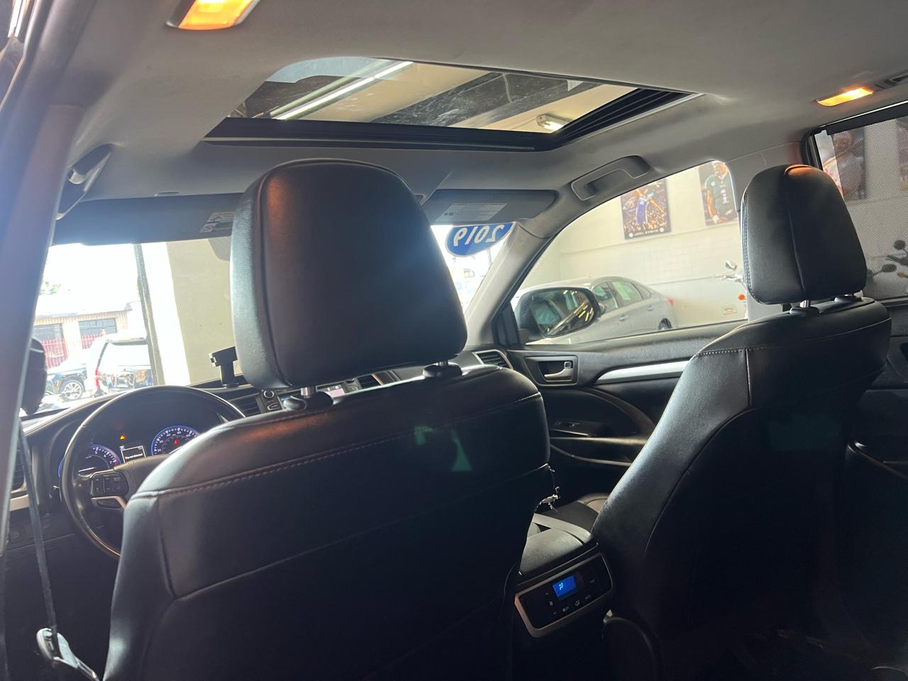 Toyota Highlander XLE AWD V6 2019