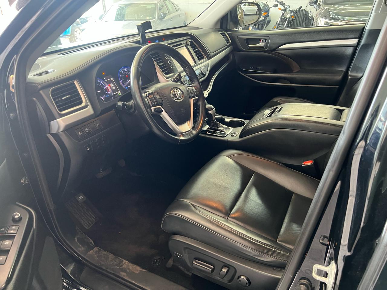 Toyota Highlander XLE AWD V6 2019