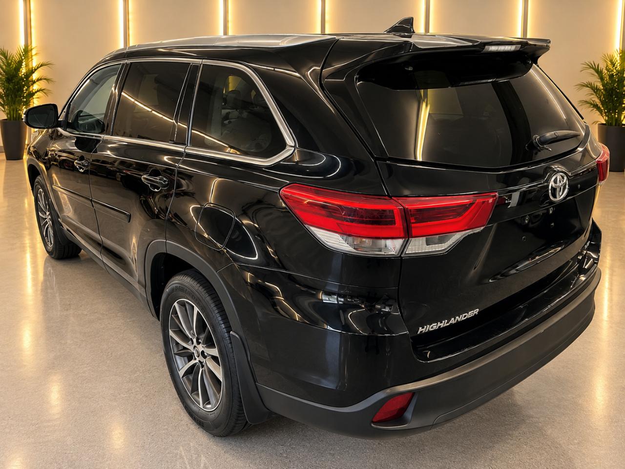 Toyota Highlander XLE AWD V6 2019