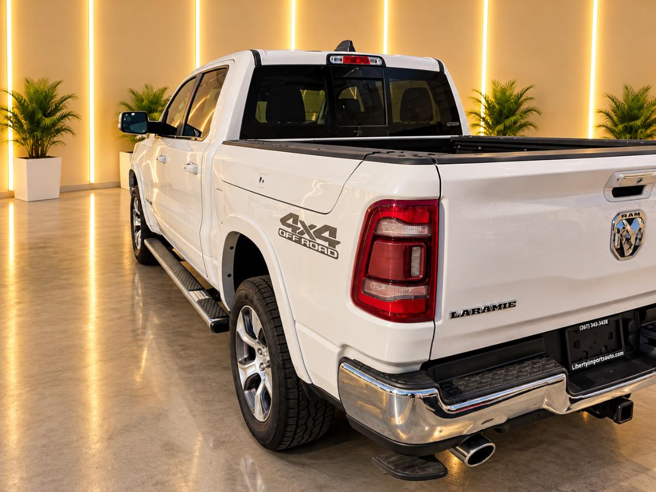 RAM 1500 Laramie Crew Cab SWB 4WD 2022
