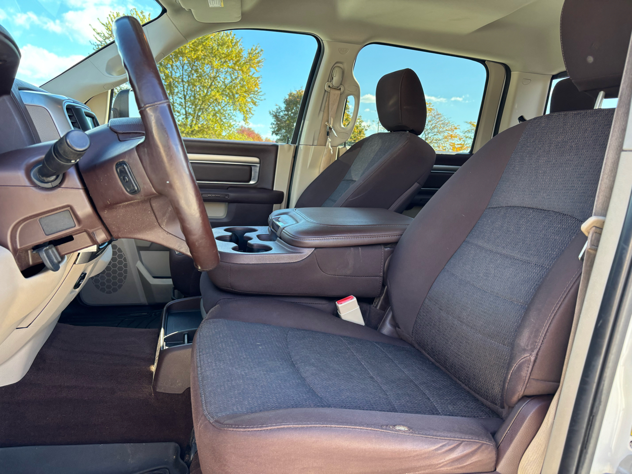 RAM 1500 Big Horn 4x4 Crew Cab 5'7" Box 2017 RAM 1500 Big Horn 4x4 Crew Cab 5'7" Box 2017