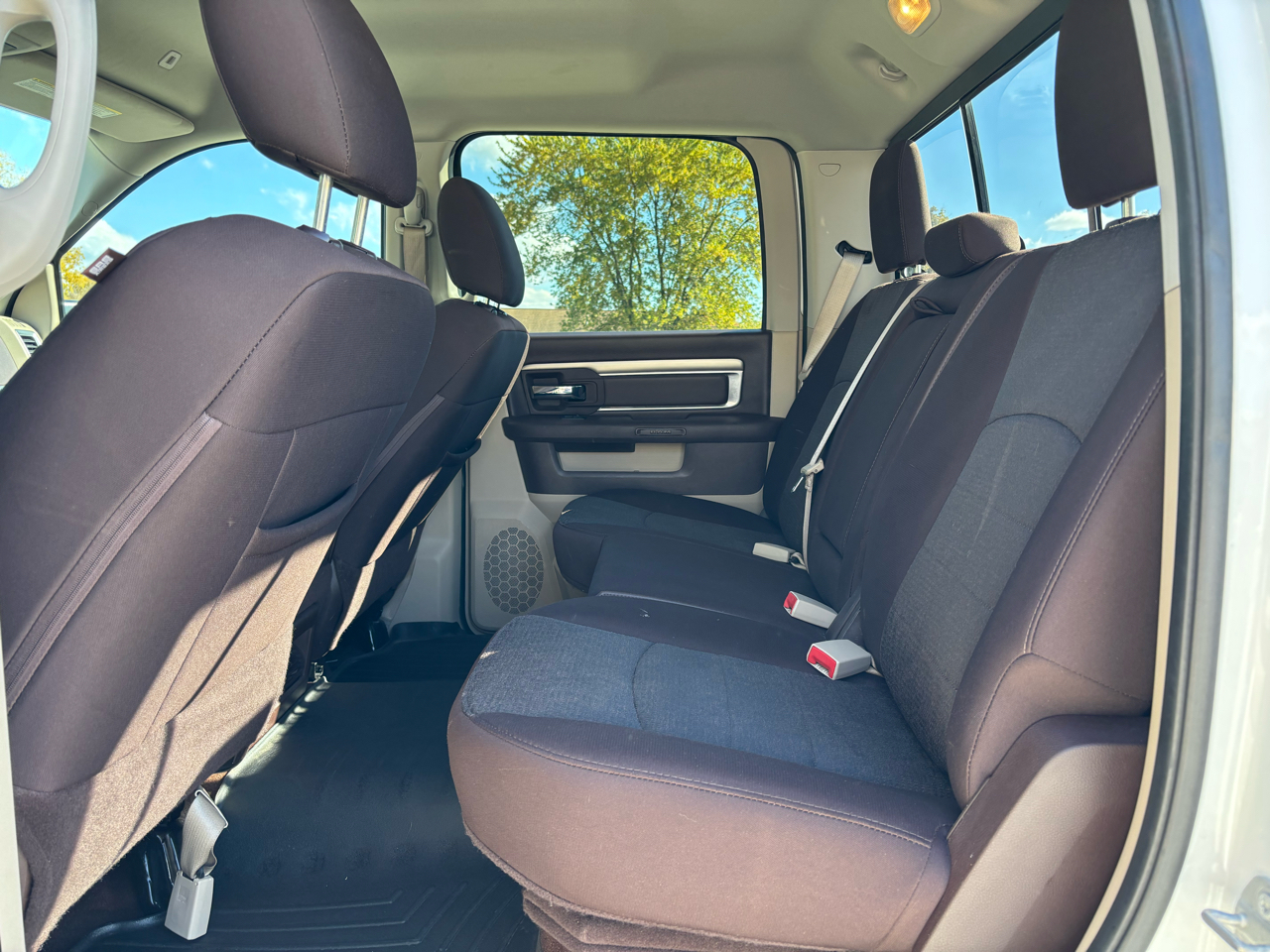 RAM 1500 Big Horn 4x4 Crew Cab 5'7" Box 2017 RAM 1500 Big Horn 4x4 Crew Cab 5'7" Box 2017