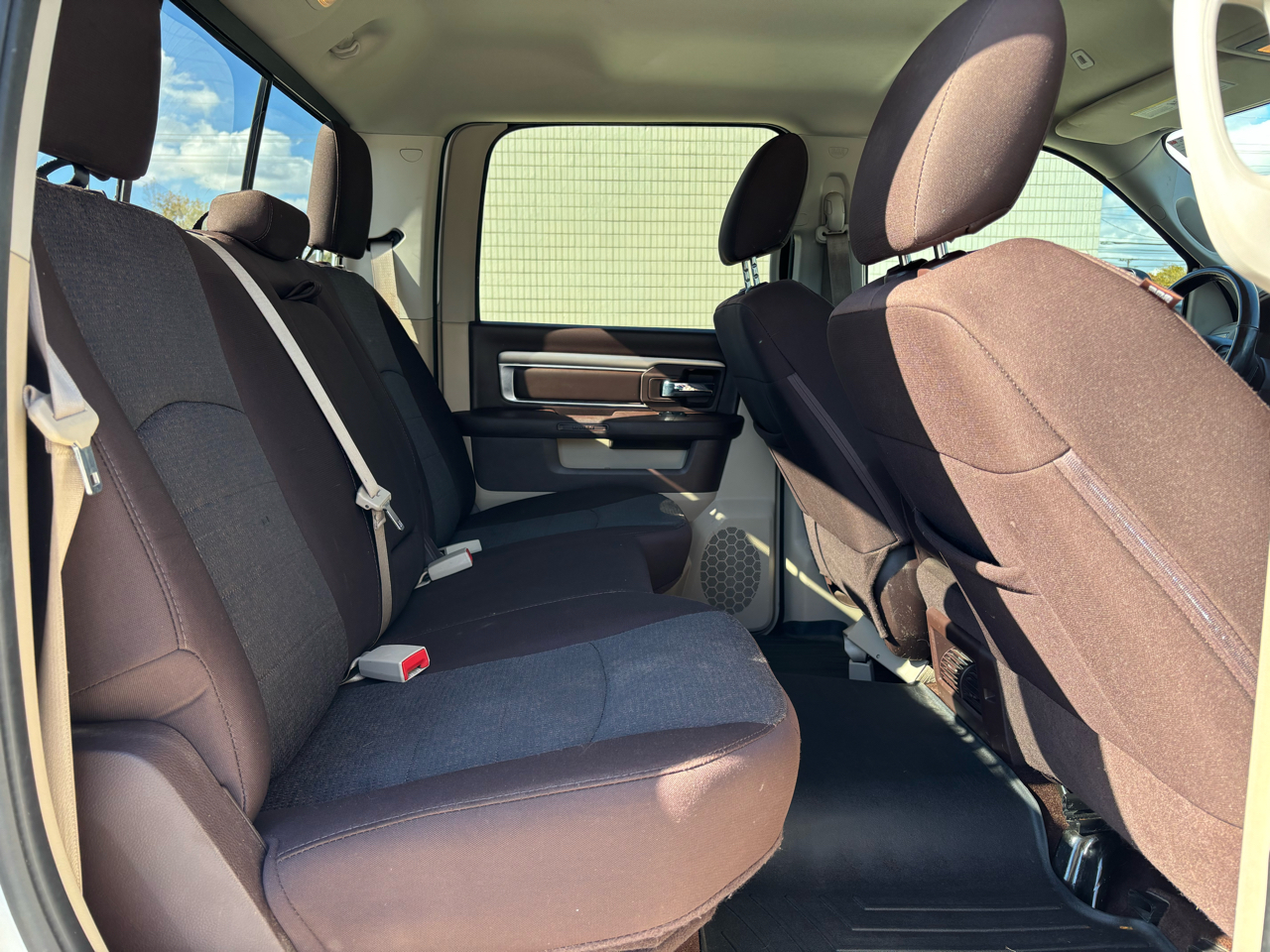 RAM 1500 Big Horn 4x4 Crew Cab 5'7" Box 2017 RAM 1500 Big Horn 4x4 Crew Cab 5'7" Box 2017