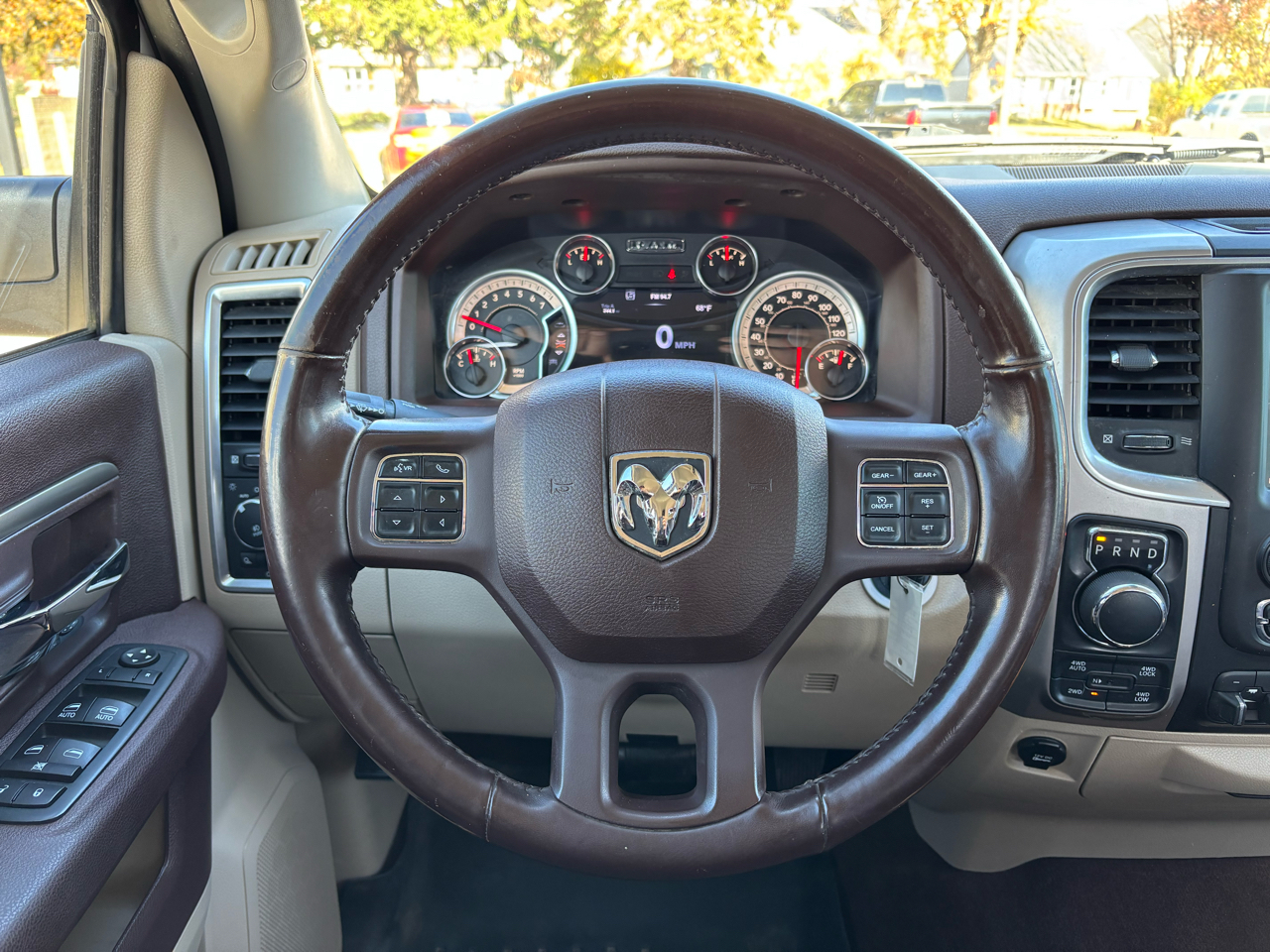 RAM 1500 Big Horn 4x4 Crew Cab 5'7" Box 2017 RAM 1500 Big Horn 4x4 Crew Cab 5'7" Box 2017