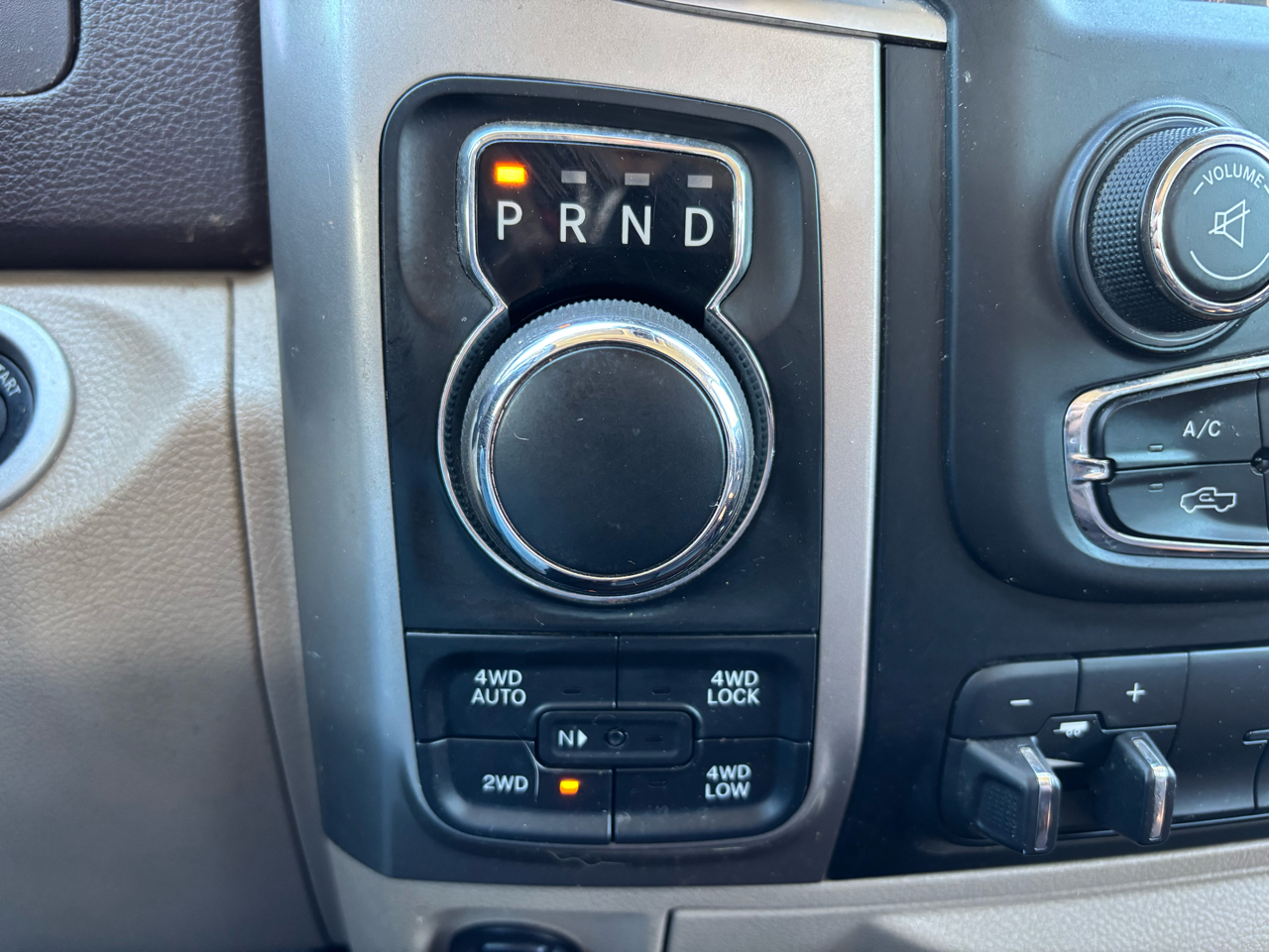 RAM 1500 Big Horn 4x4 Crew Cab 5'7" Box 2017 RAM 1500 Big Horn 4x4 Crew Cab 5'7" Box 2017