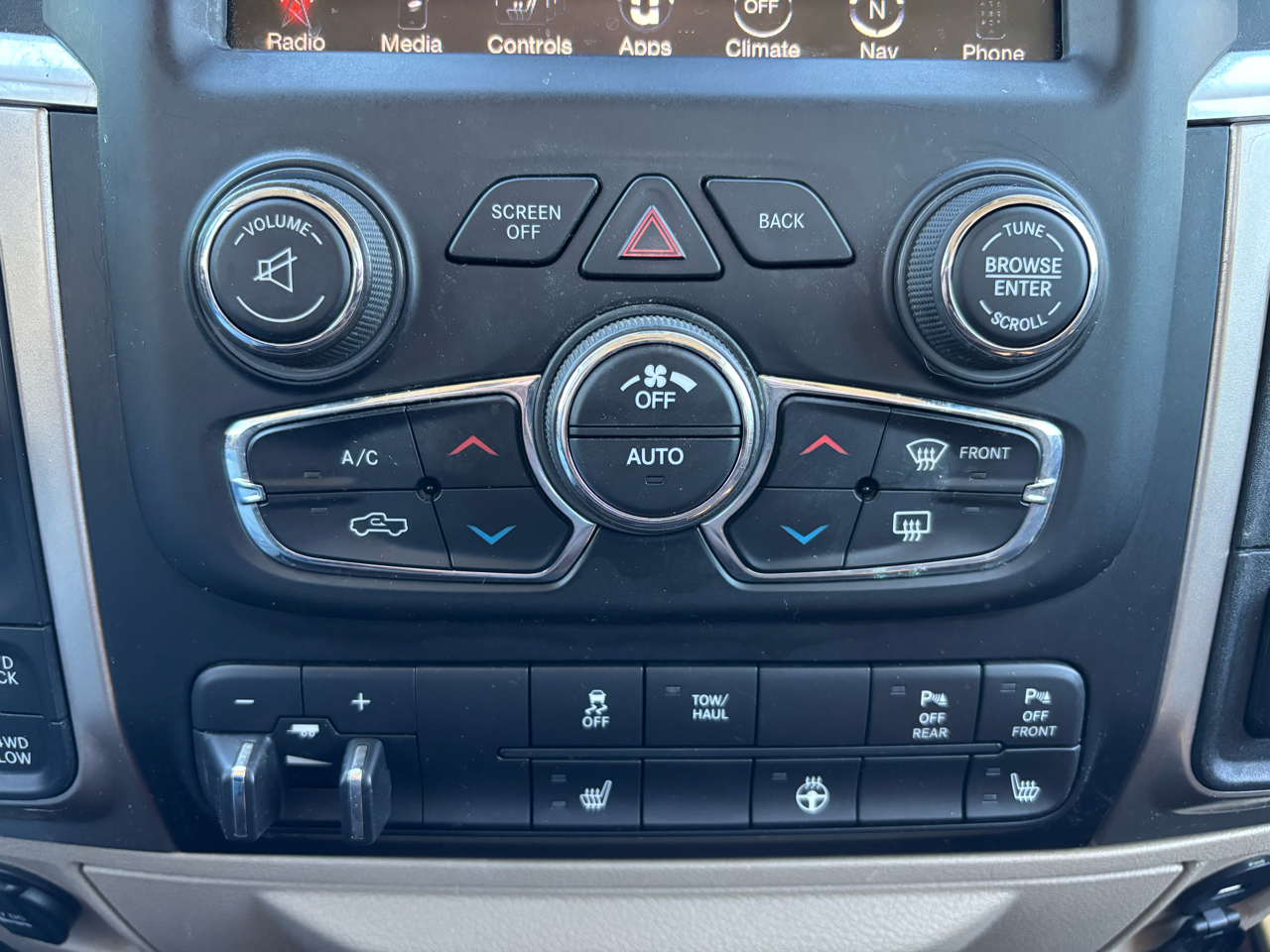 RAM 1500 Big Horn 4x4 Crew Cab 5'7" Box 2017 RAM 1500 Big Horn 4x4 Crew Cab 5'7" Box 2017