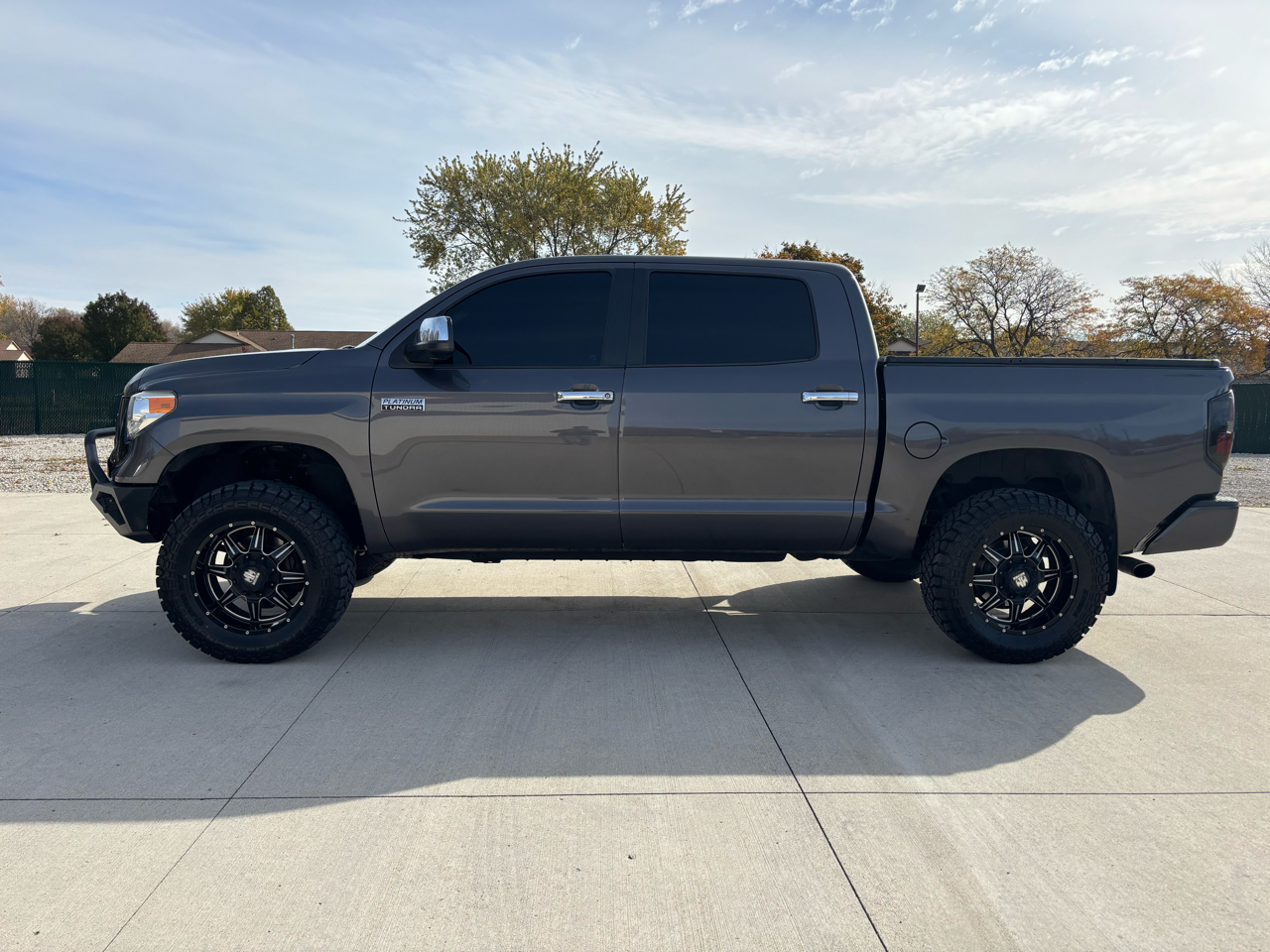 Toyota Tundra 4WD Platinum CrewMax 5.5' Bed 5.7L (Natl) 2017 Toyota Tundra 4WD Platinum CrewMax 5.5' Bed 5.7L (Natl) 2017
