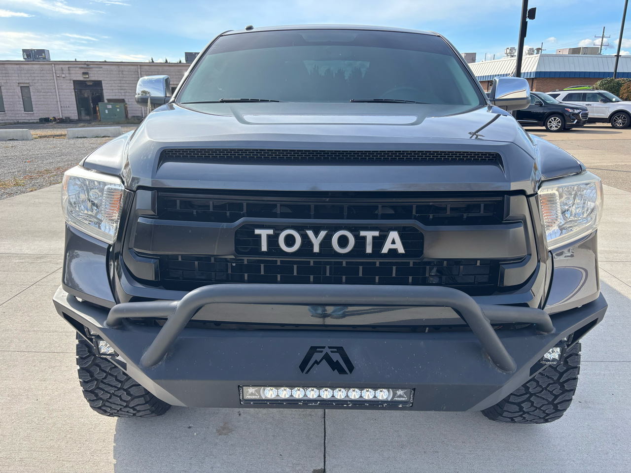 Toyota Tundra 4WD Platinum CrewMax 5.5' Bed 5.7L (Natl) 2017 Toyota Tundra 4WD Platinum CrewMax 5.5' Bed 5.7L (Natl) 2017