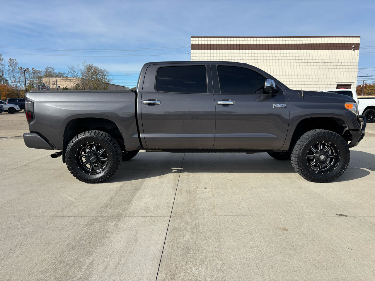 Toyota Tundra 4WD Platinum CrewMax 5.5' Bed 5.7L (Natl) 2017 Toyota Tundra 4WD Platinum CrewMax 5.5' Bed 5.7L (Natl) 2017