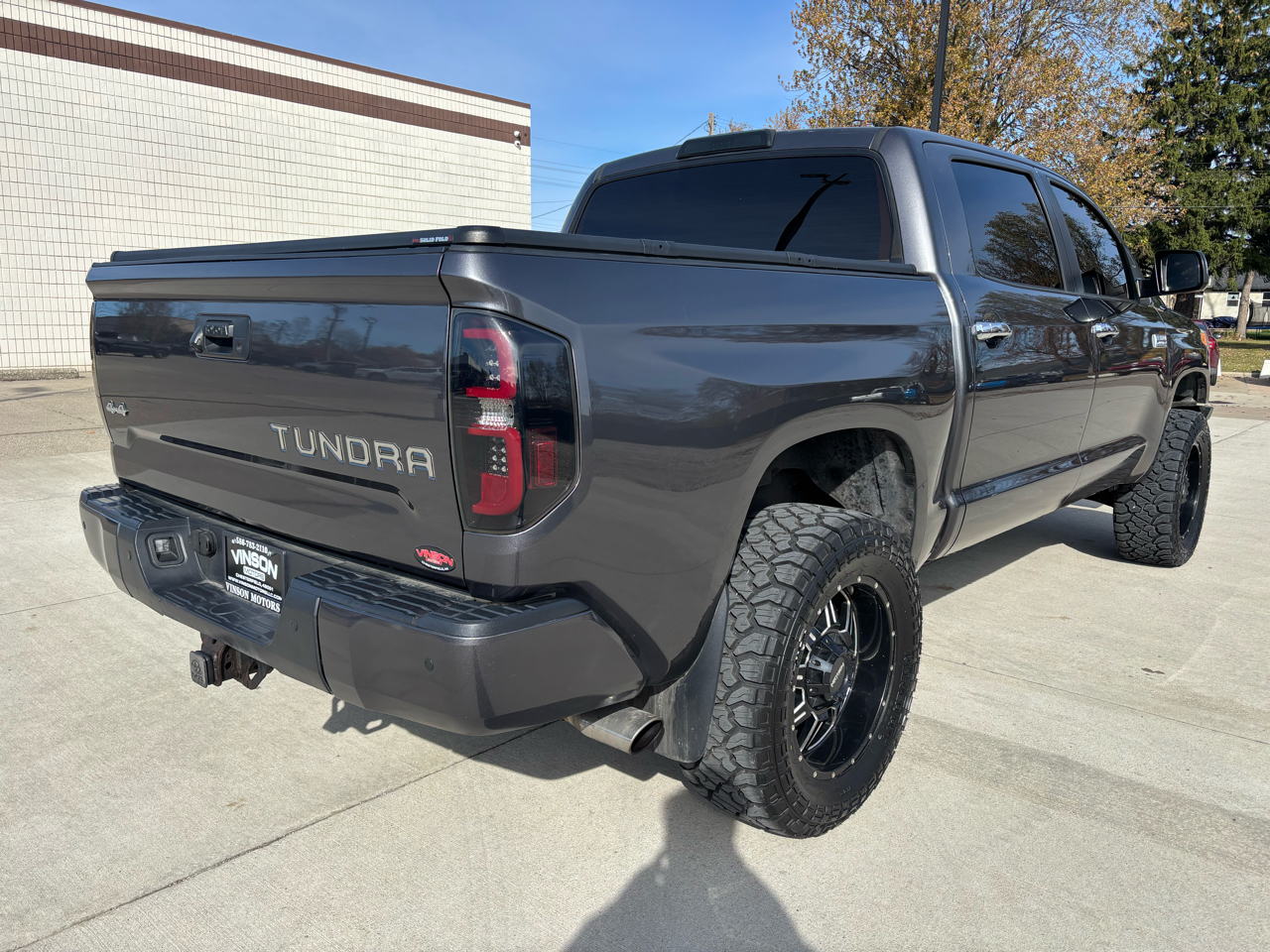 Toyota Tundra 4WD Platinum CrewMax 5.5' Bed 5.7L (Natl) 2017 Toyota Tundra 4WD Platinum CrewMax 5.5' Bed 5.7L (Natl) 2017