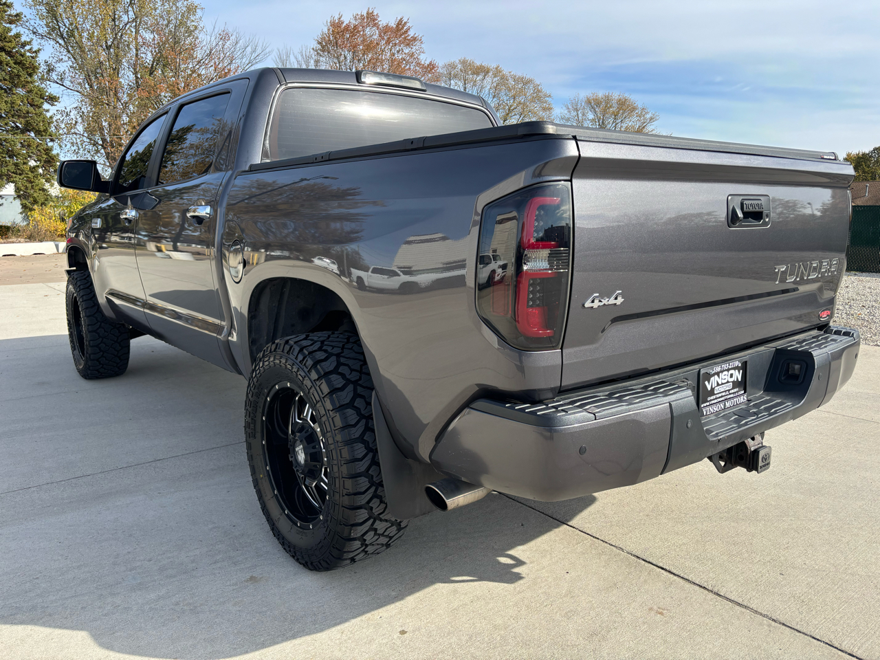 Toyota Tundra 4WD Platinum CrewMax 5.5' Bed 5.7L (Natl) 2017 Toyota Tundra 4WD Platinum CrewMax 5.5' Bed 5.7L (Natl) 2017