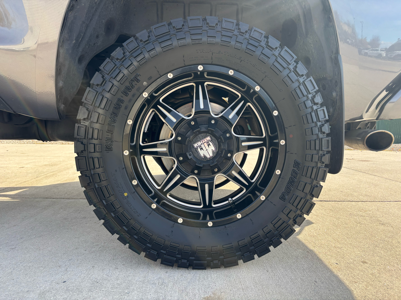 Toyota Tundra 4WD Platinum CrewMax 5.5' Bed 5.7L (Natl) 2017 Toyota Tundra 4WD Platinum CrewMax 5.5' Bed 5.7L (Natl) 2017