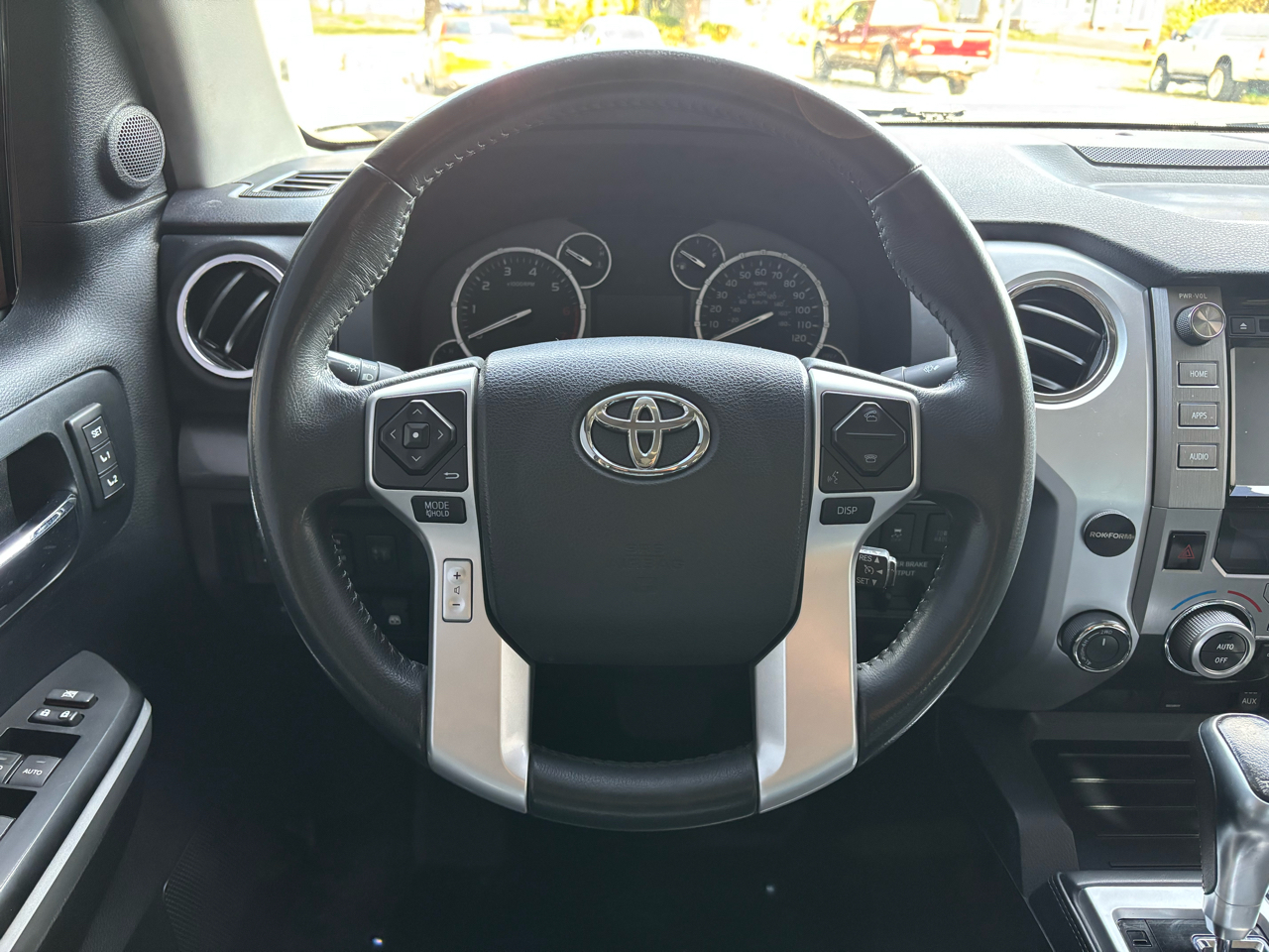 Toyota Tundra 4WD Platinum CrewMax 5.5' Bed 5.7L (Natl) 2017 Toyota Tundra 4WD Platinum CrewMax 5.5' Bed 5.7L (Natl) 2017