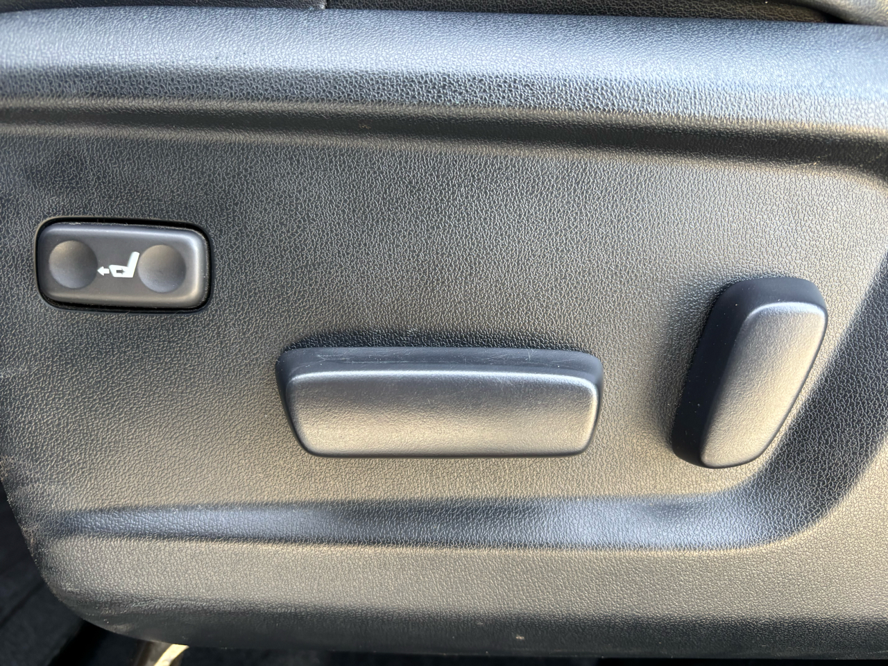 Toyota Tundra 4WD Platinum CrewMax 5.5' Bed 5.7L (Natl) 2017 Toyota Tundra 4WD Platinum CrewMax 5.5' Bed 5.7L (Natl) 2017