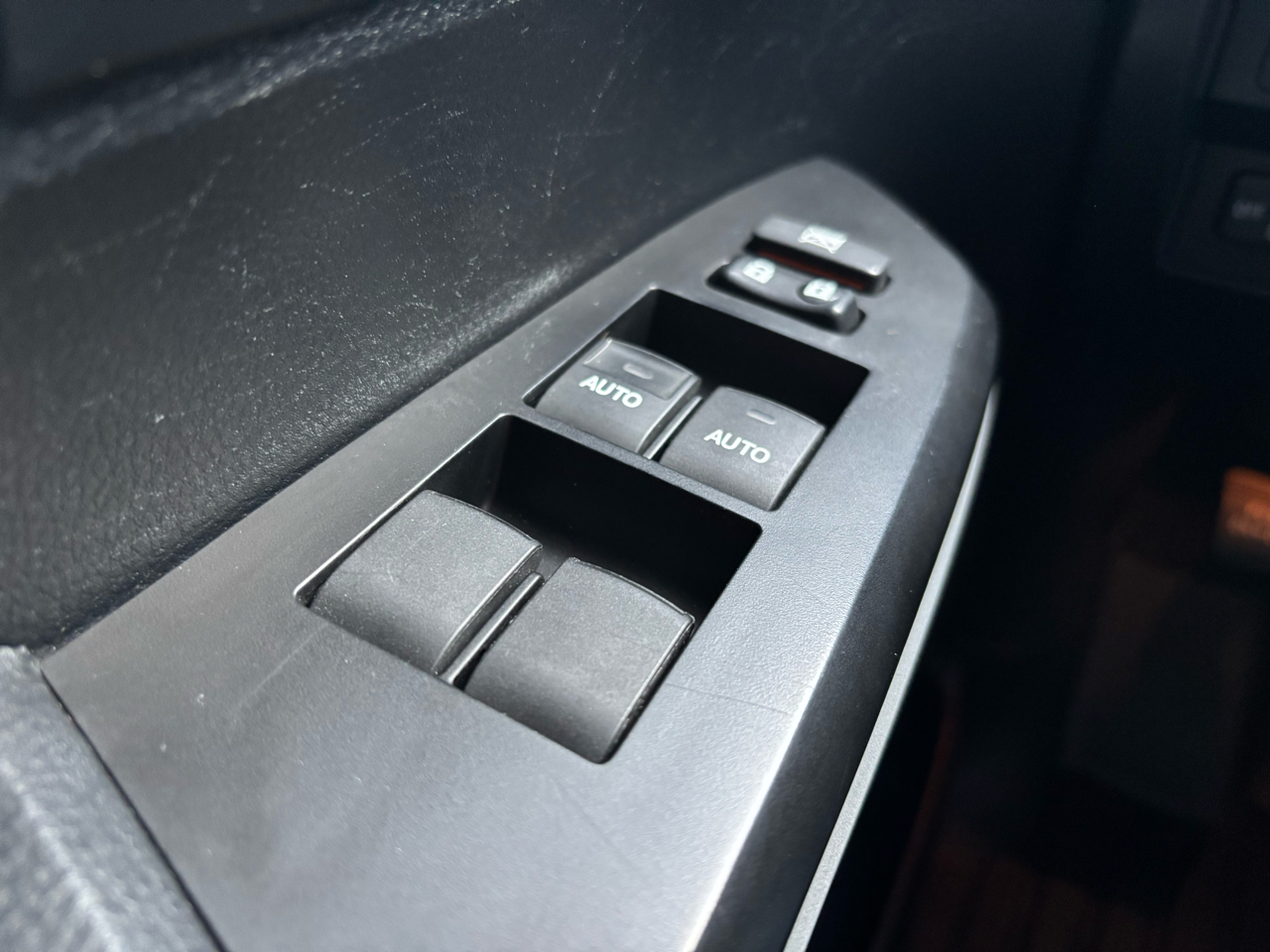 Toyota Tundra 4WD Platinum CrewMax 5.5' Bed 5.7L (Natl) 2017 Toyota Tundra 4WD Platinum CrewMax 5.5' Bed 5.7L (Natl) 2017