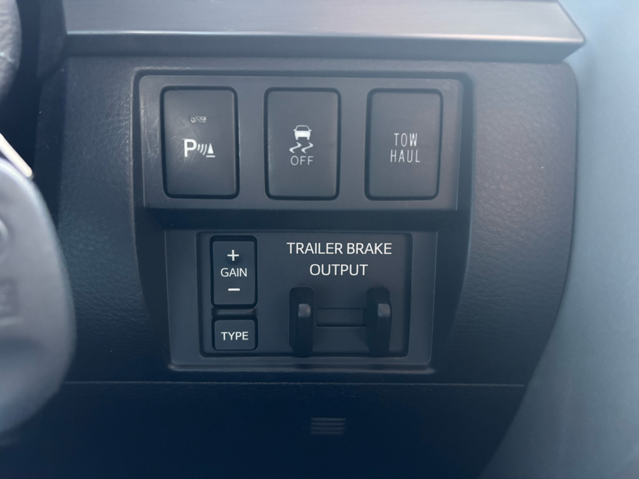 Toyota Tundra 4WD Platinum CrewMax 5.5' Bed 5.7L (Natl) 2017 Toyota Tundra 4WD Platinum CrewMax 5.5' Bed 5.7L (Natl) 2017