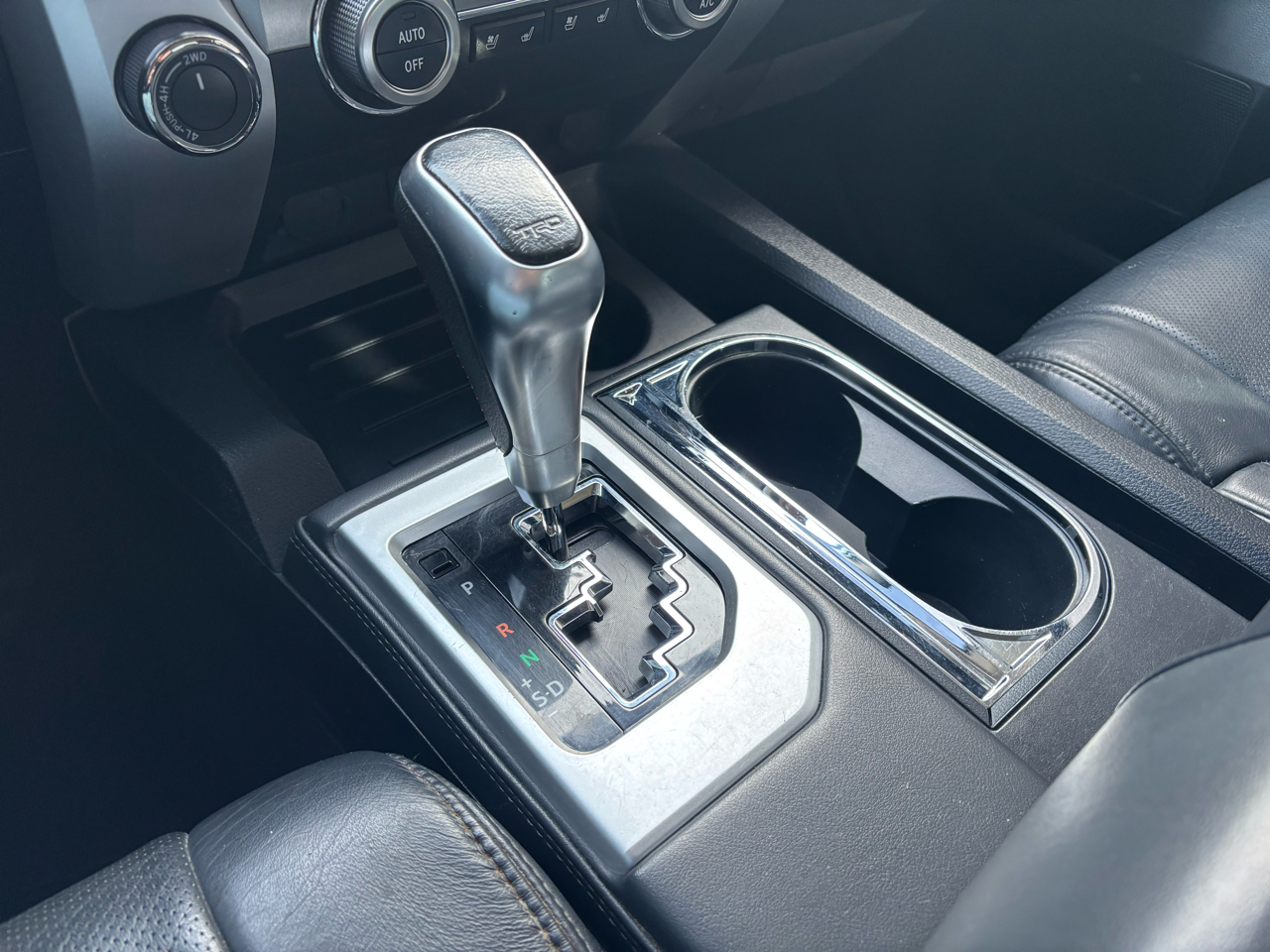 Toyota Tundra 4WD Platinum CrewMax 5.5' Bed 5.7L (Natl) 2017 Toyota Tundra 4WD Platinum CrewMax 5.5' Bed 5.7L (Natl) 2017