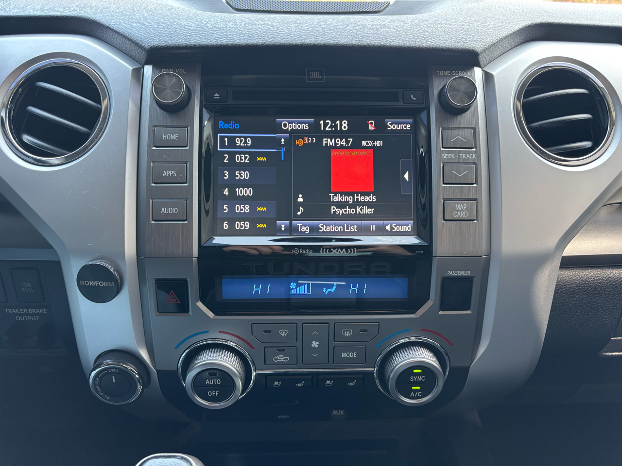 Toyota Tundra 4WD Platinum CrewMax 5.5' Bed 5.7L (Natl) 2017 Toyota Tundra 4WD Platinum CrewMax 5.5' Bed 5.7L (Natl) 2017