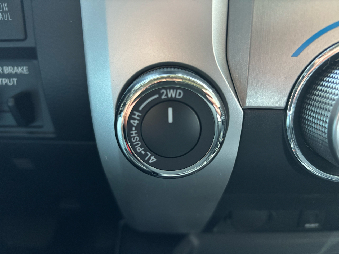 Toyota Tundra 4WD Platinum CrewMax 5.5' Bed 5.7L (Natl) 2017 Toyota Tundra 4WD Platinum CrewMax 5.5' Bed 5.7L (Natl) 2017