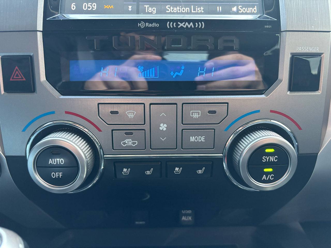 Toyota Tundra 4WD Platinum CrewMax 5.5' Bed 5.7L (Natl) 2017 Toyota Tundra 4WD Platinum CrewMax 5.5' Bed 5.7L (Natl) 2017