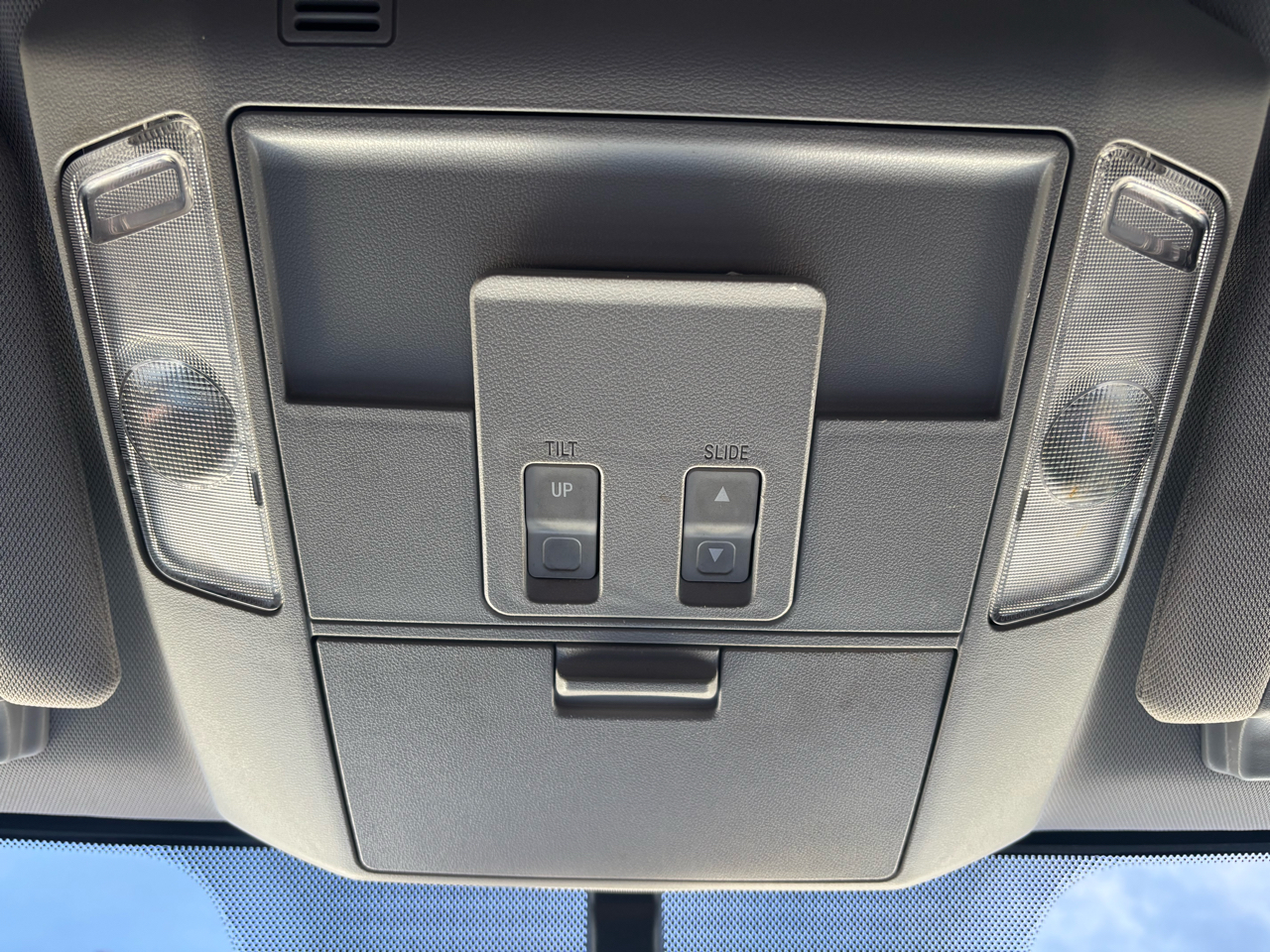 Toyota Tundra 4WD Platinum CrewMax 5.5' Bed 5.7L (Natl) 2017 Toyota Tundra 4WD Platinum CrewMax 5.5' Bed 5.7L (Natl) 2017