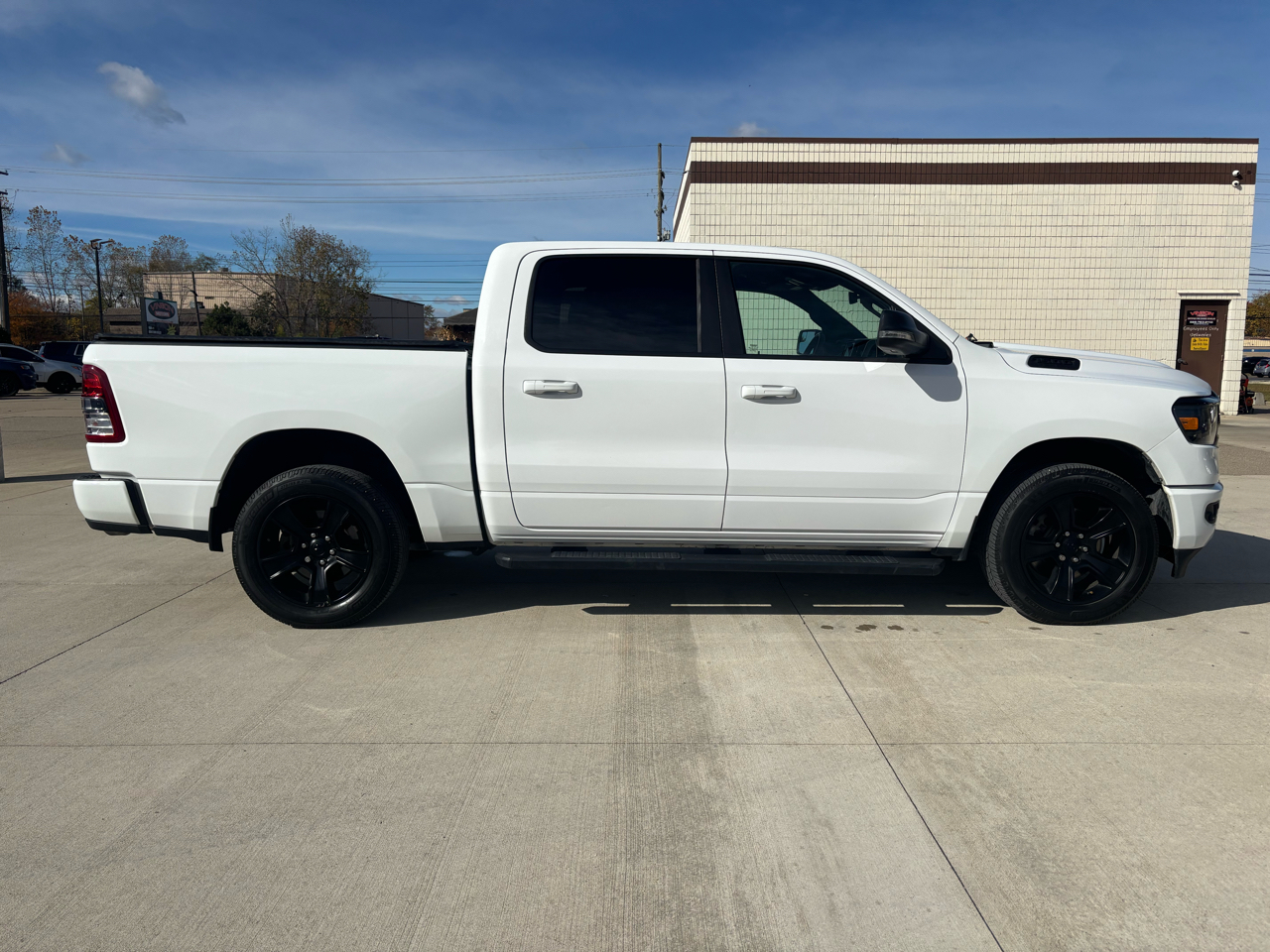 RAM 1500 Big Horn 4x4 Crew Cab 5'7" Box 2020 RAM 1500 Big Horn 4x4 Crew Cab 5'7" Box 2020