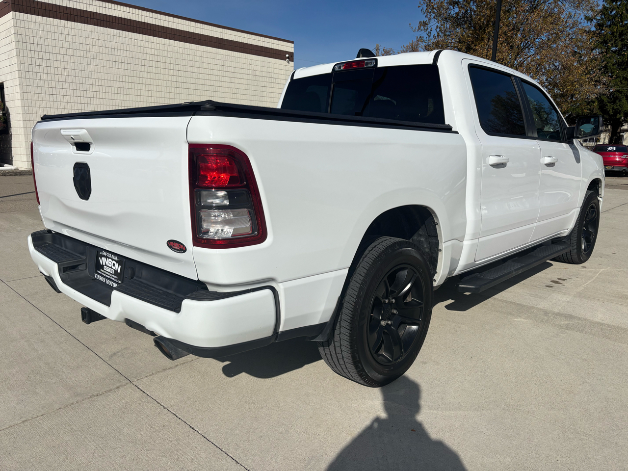 RAM 1500 Big Horn 4x4 Crew Cab 5'7" Box 2020 RAM 1500 Big Horn 4x4 Crew Cab 5'7" Box 2020