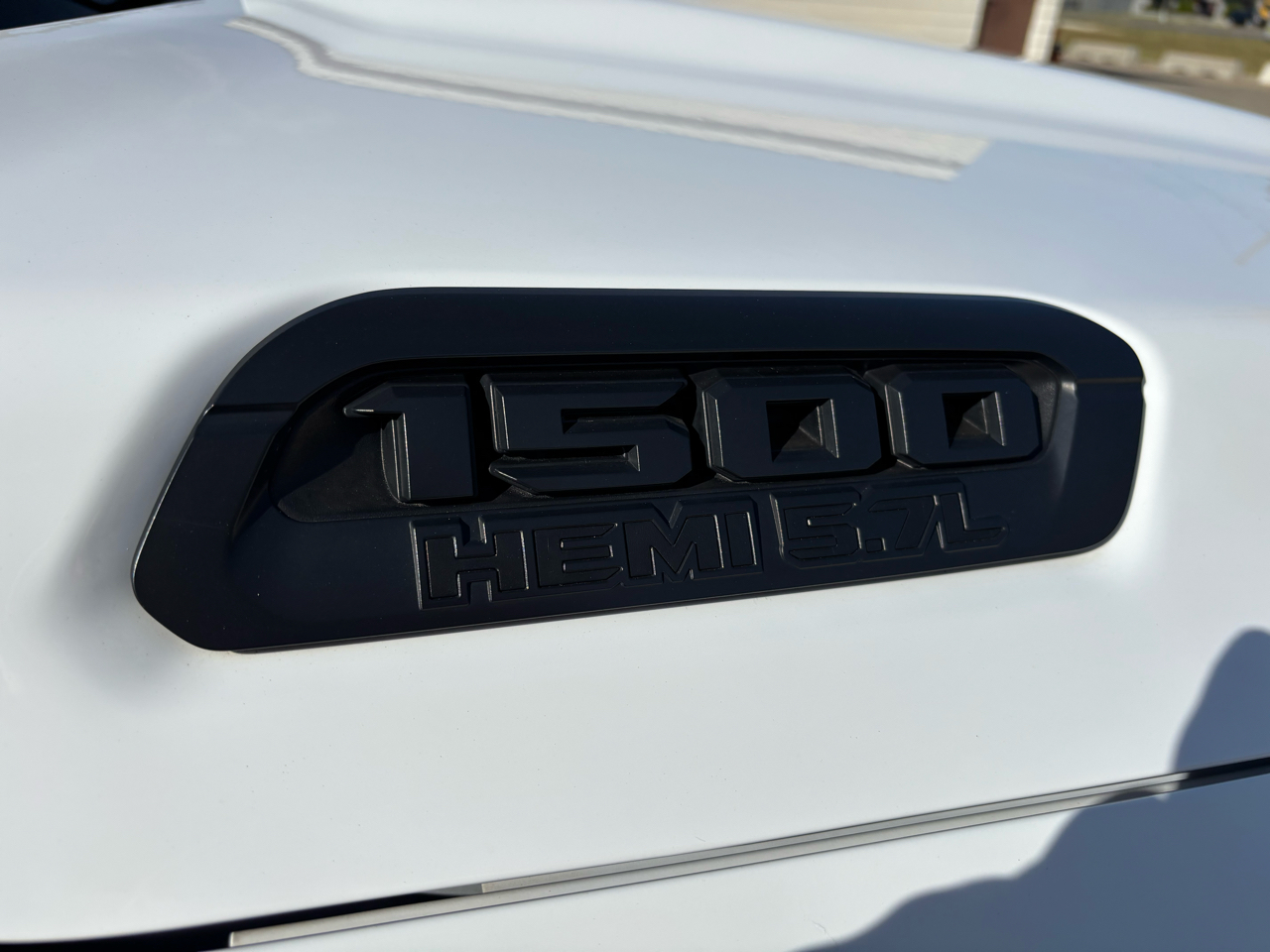 RAM 1500 Big Horn 4x4 Crew Cab 5'7" Box 2020 RAM 1500 Big Horn 4x4 Crew Cab 5'7" Box 2020