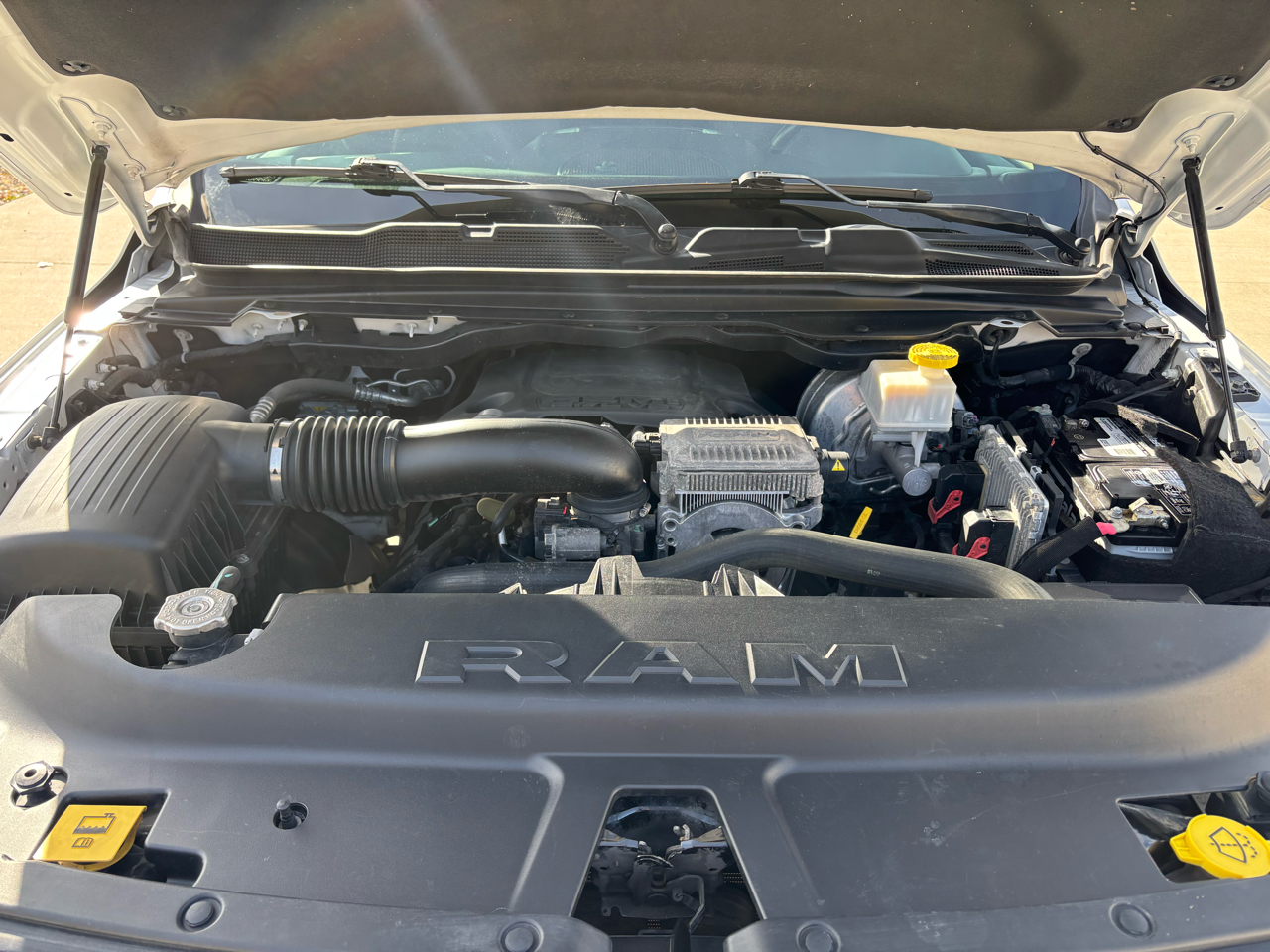 RAM 1500 Big Horn 4x4 Crew Cab 5'7" Box 2020 RAM 1500 Big Horn 4x4 Crew Cab 5'7" Box 2020