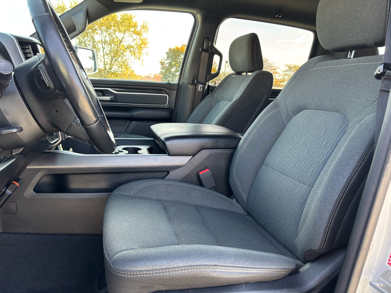 RAM 1500 Big Horn 4x4 Crew Cab 5'7" Box 2020 RAM 1500 Big Horn 4x4 Crew Cab 5'7" Box 2020