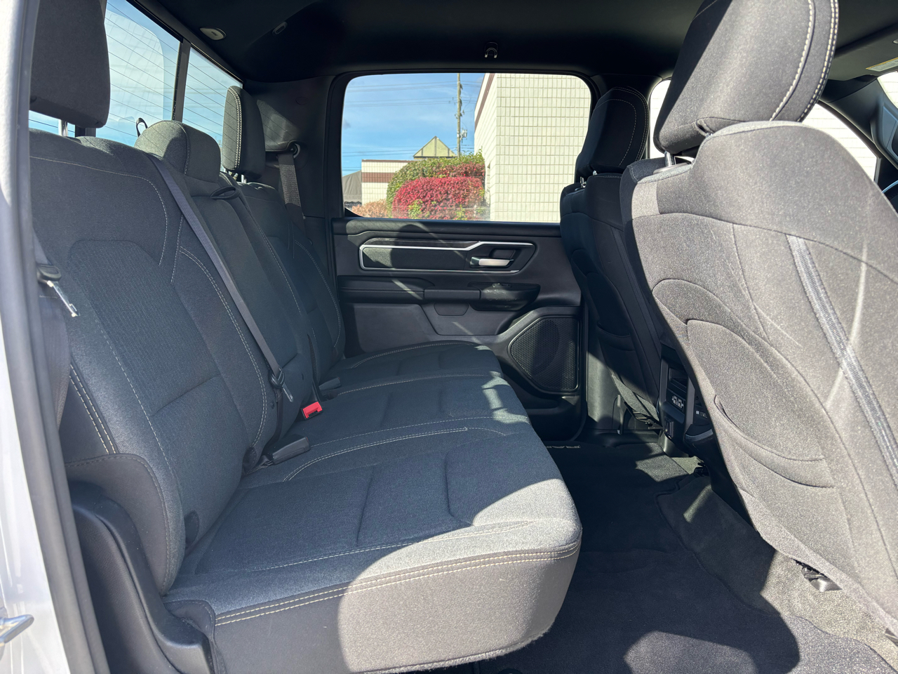 RAM 1500 Big Horn 4x4 Crew Cab 5'7" Box 2020 RAM 1500 Big Horn 4x4 Crew Cab 5'7" Box 2020