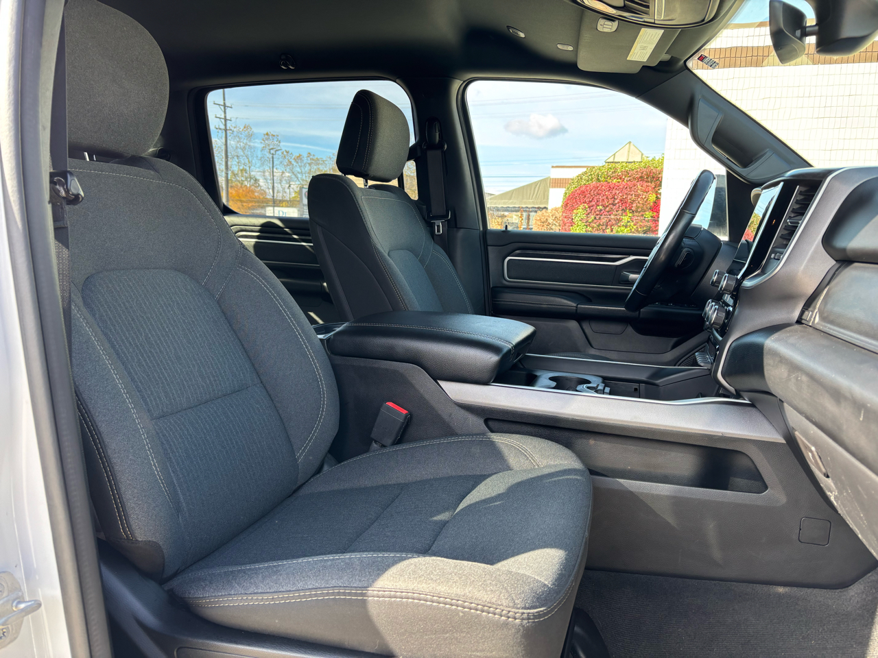 RAM 1500 Big Horn 4x4 Crew Cab 5'7" Box 2020 RAM 1500 Big Horn 4x4 Crew Cab 5'7" Box 2020