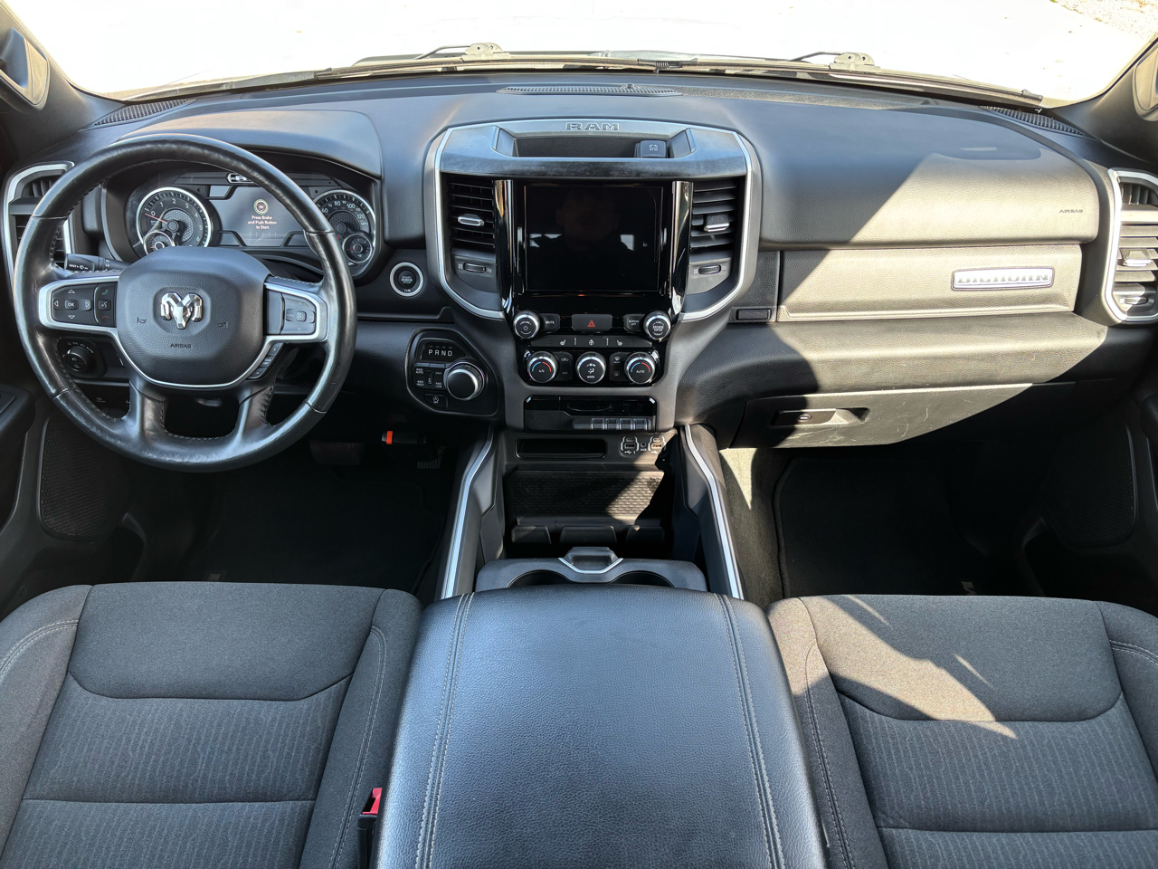 RAM 1500 Big Horn 4x4 Crew Cab 5'7" Box 2020 RAM 1500 Big Horn 4x4 Crew Cab 5'7" Box 2020