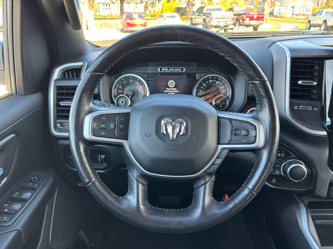 RAM 1500 Big Horn 4x4 Crew Cab 5'7" Box 2020 RAM 1500 Big Horn 4x4 Crew Cab 5'7" Box 2020