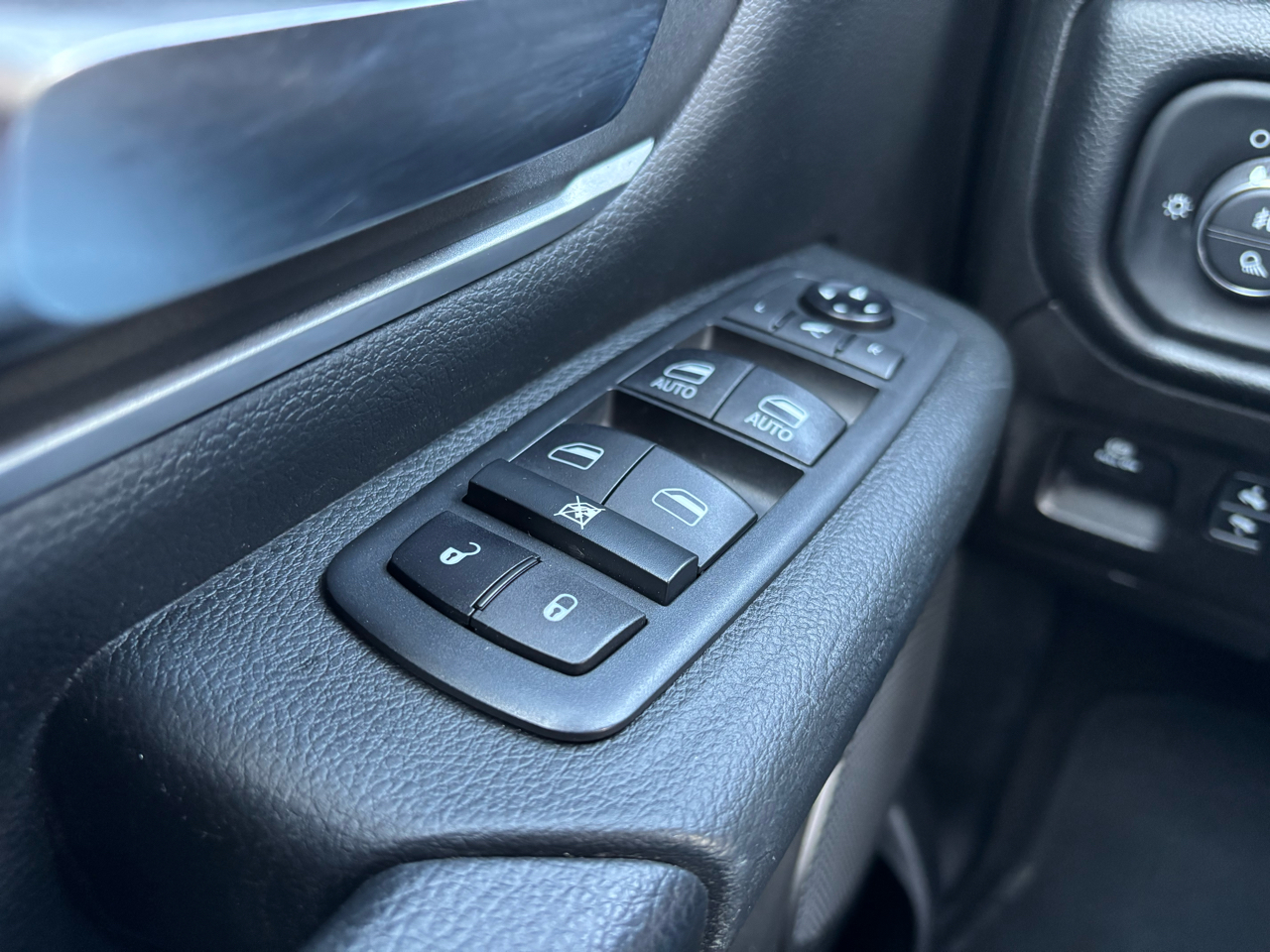 RAM 1500 Big Horn 4x4 Crew Cab 5'7" Box 2020 RAM 1500 Big Horn 4x4 Crew Cab 5'7" Box 2020