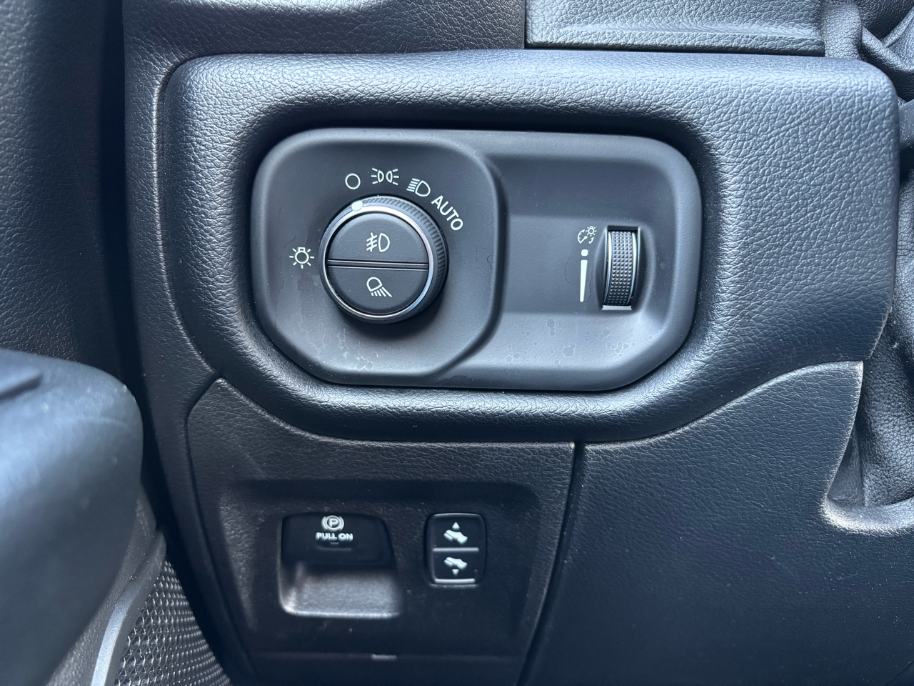 RAM 1500 Big Horn 4x4 Crew Cab 5'7" Box 2020 RAM 1500 Big Horn 4x4 Crew Cab 5'7" Box 2020