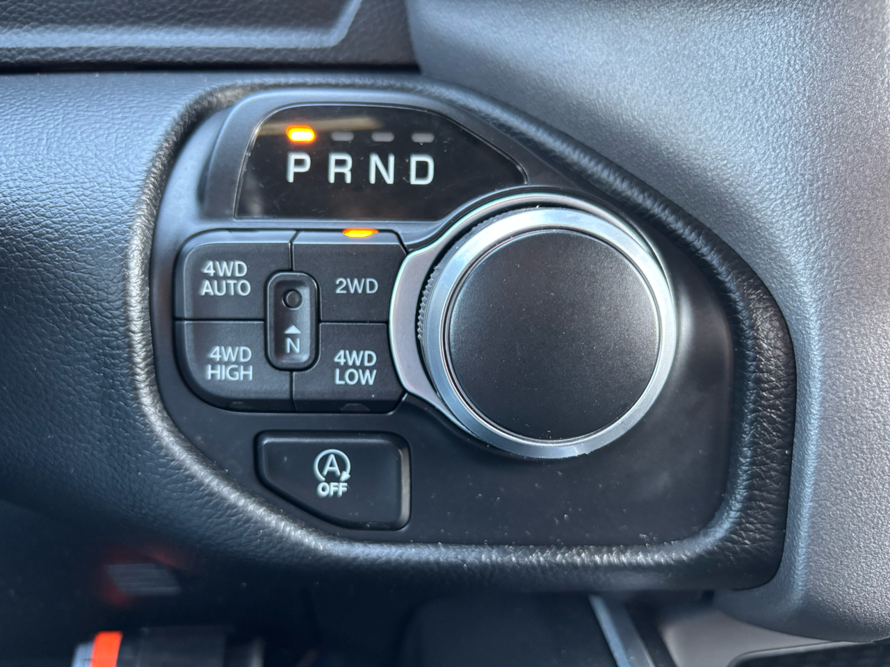 RAM 1500 Big Horn 4x4 Crew Cab 5'7" Box 2020 RAM 1500 Big Horn 4x4 Crew Cab 5'7" Box 2020