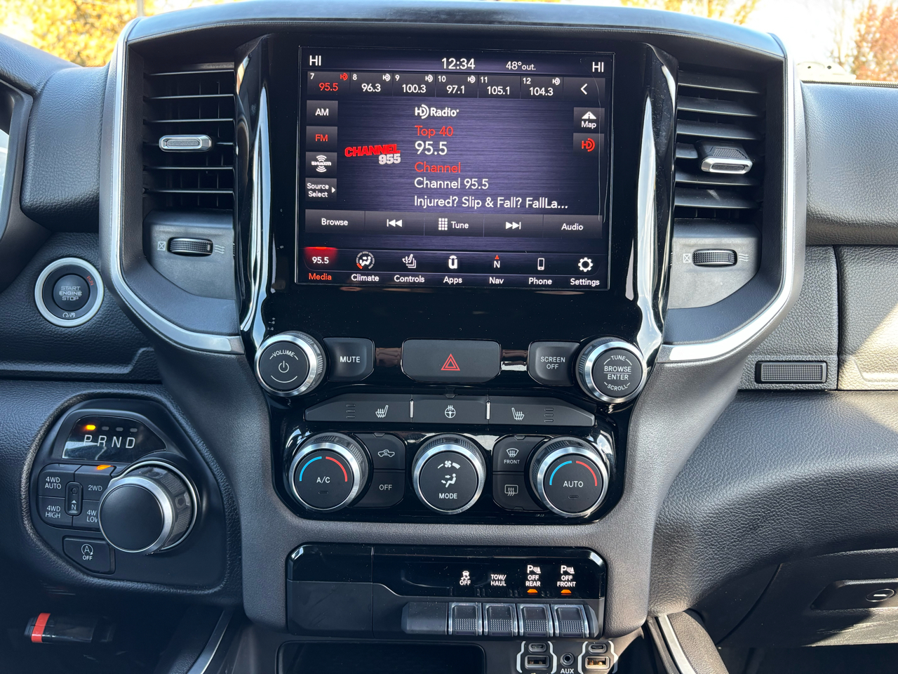 RAM 1500 Big Horn 4x4 Crew Cab 5'7" Box 2020 RAM 1500 Big Horn 4x4 Crew Cab 5'7" Box 2020