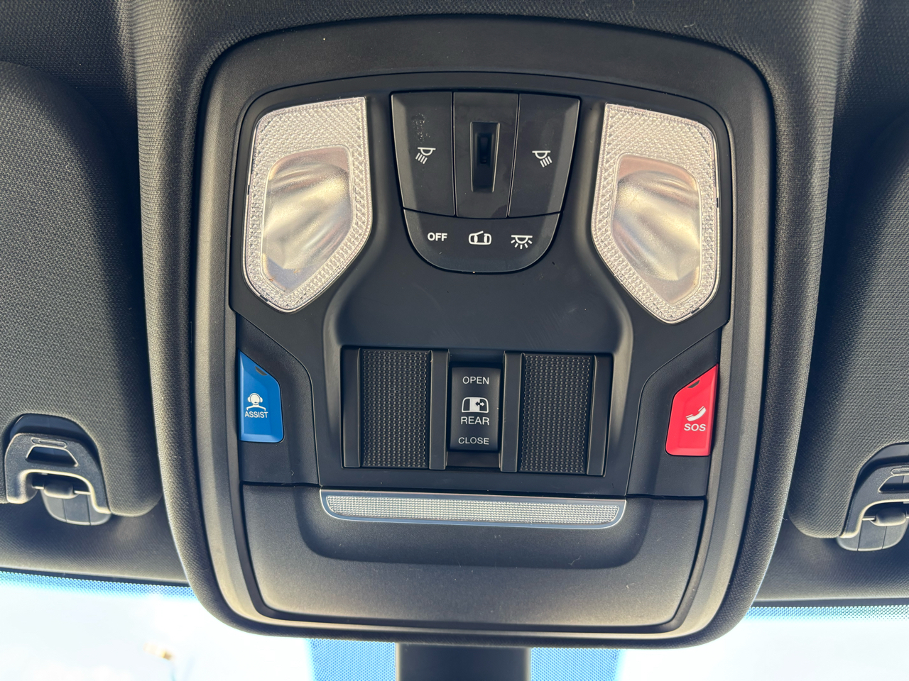 RAM 1500 Big Horn 4x4 Crew Cab 5'7" Box 2020 RAM 1500 Big Horn 4x4 Crew Cab 5'7" Box 2020