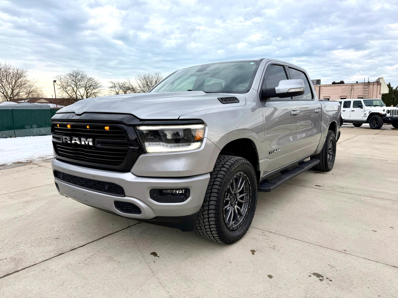 RAM 1500 Big Horn 4x4 Crew Cab 5'7" Box 2020